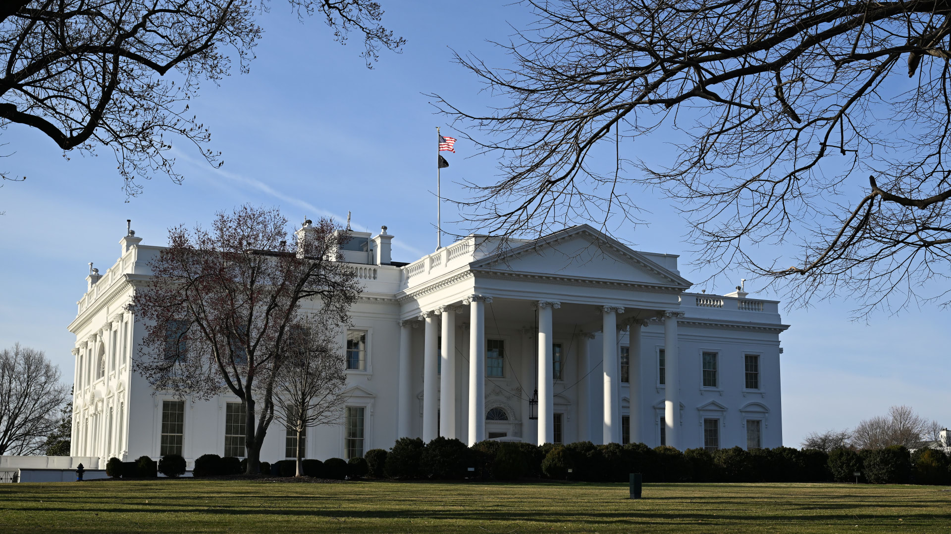 منها 4 عربية.. ما هي الدول الـ19 بقائمة ترامب لإعادة النظر ببطاقات "غرين كارد" الممنوحة لمواطنيها؟