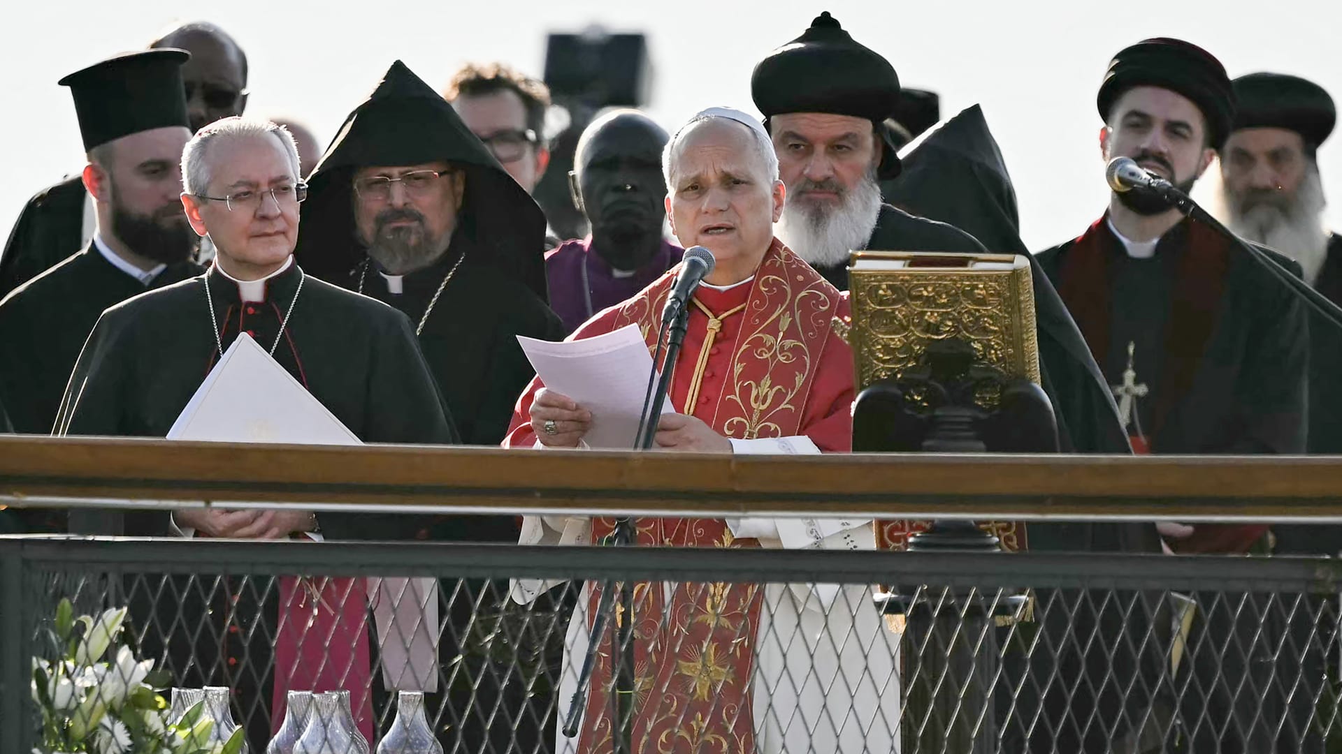 من تركيا.. بابا الفاتيكان يندد بإساءة استخدام الدين لتبرير الحرب والعنف والتعصب