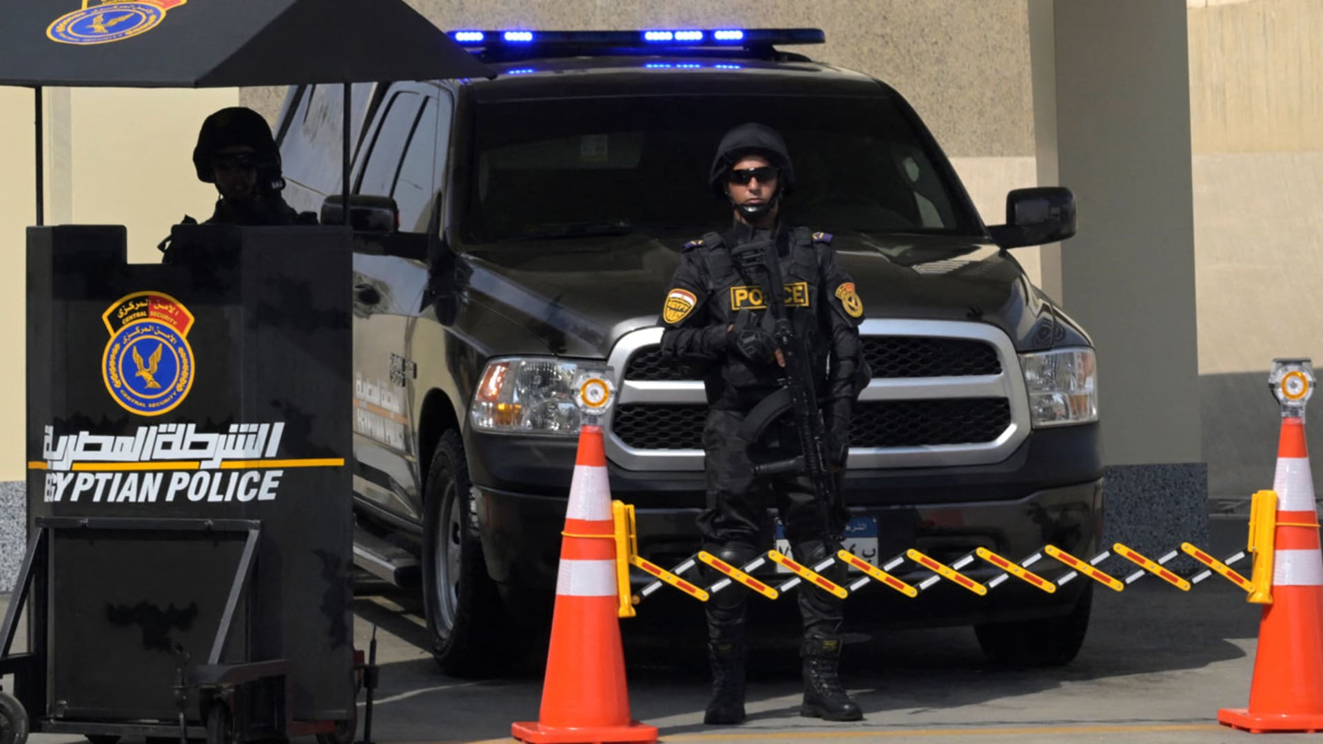 مصر.. فيديو تحرش بفتاة داخل بناية والداخلية ترد