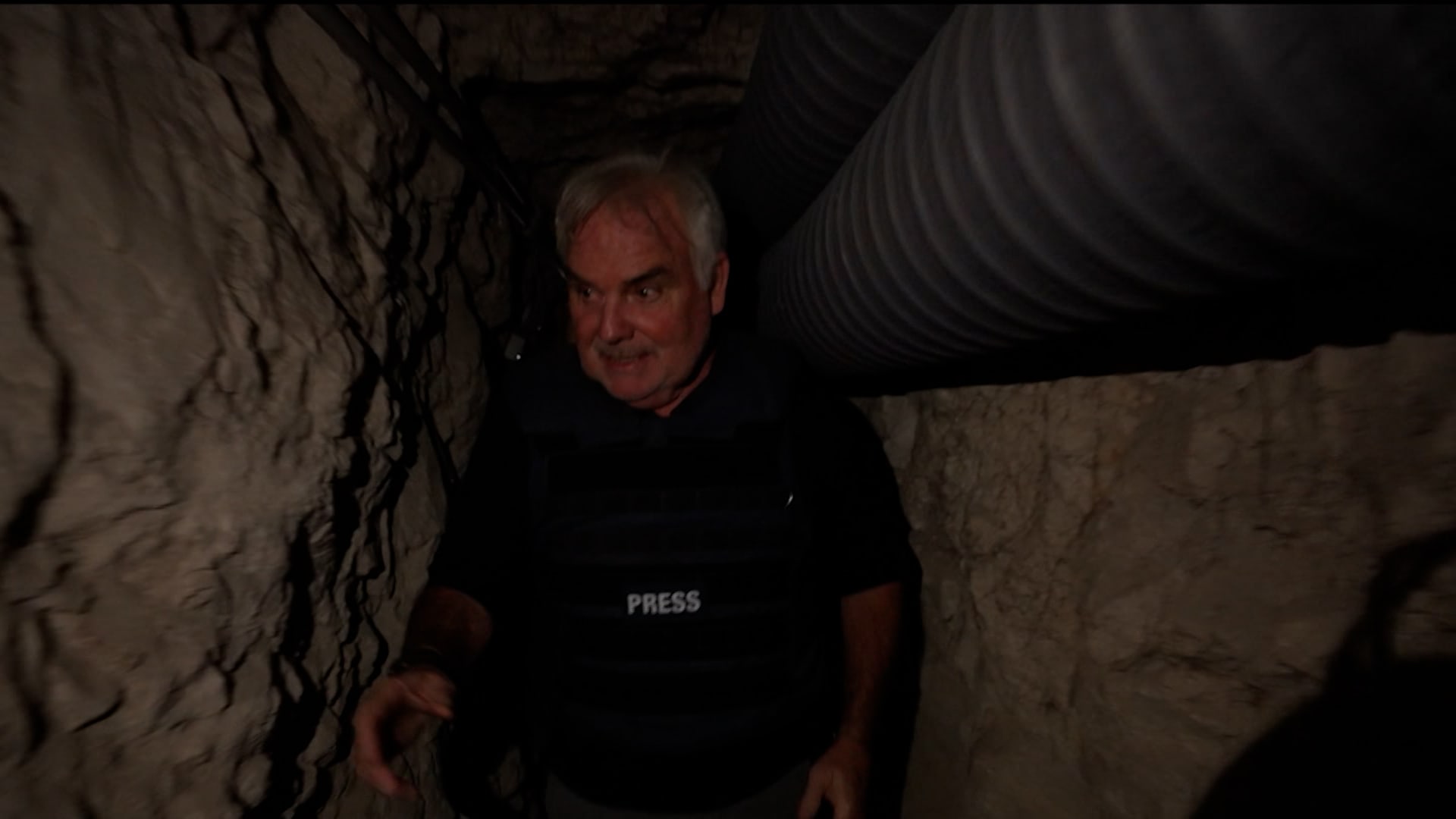 جولة لـCNN داخل أحد أنفاق حزب الله.. تجهيزات طبية ومطابخ في عمق الجبال اللبنانية