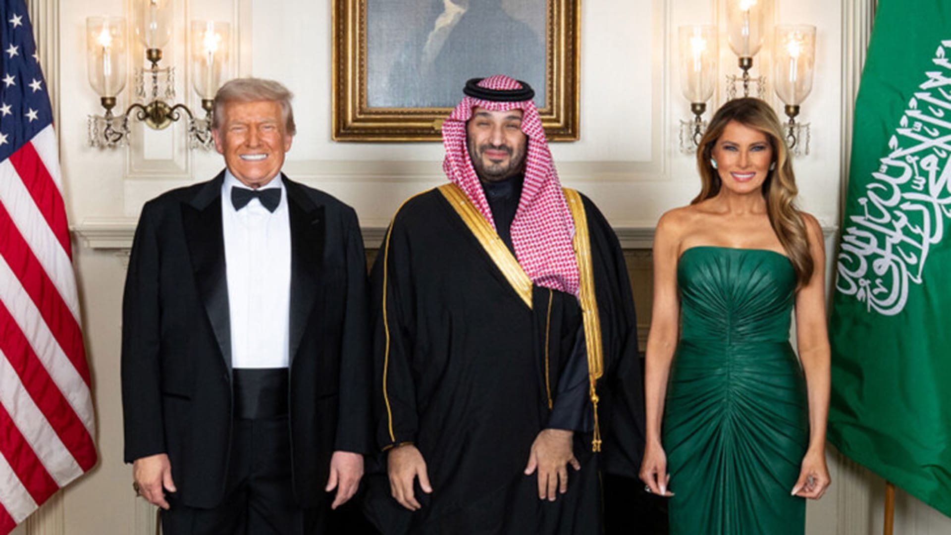 "ملك السعودية المستقبلي".. ترامب ينشر صورة مع محمد بن سلمان وميلانيا ويعلق