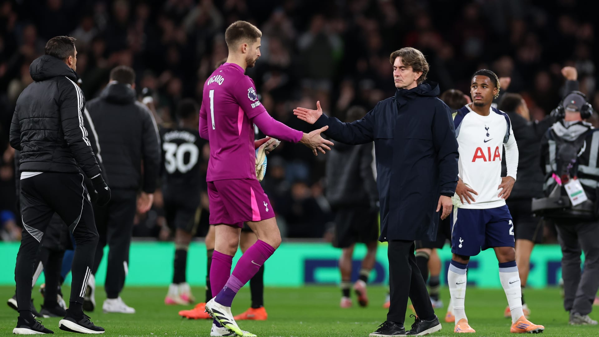 "ليسوا مشجعين حقيقيين".. مدرب توتنهام ينتقد بعض جماهير فريقه بسبب هذا التصرف