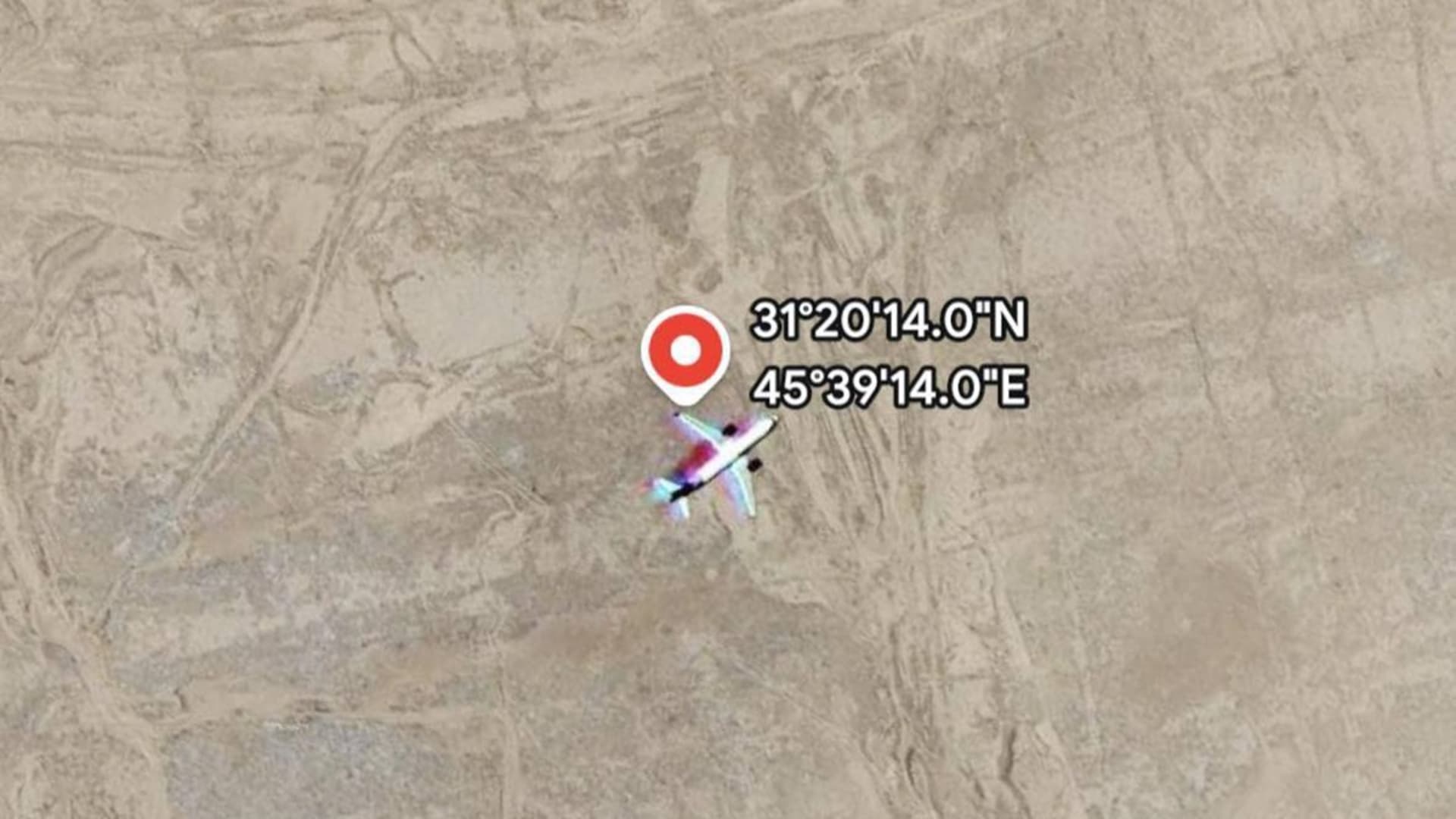 العراق.. بيان رسمي يوضح سر ظهور "طائرة شبحية" في صحراء الوركاء