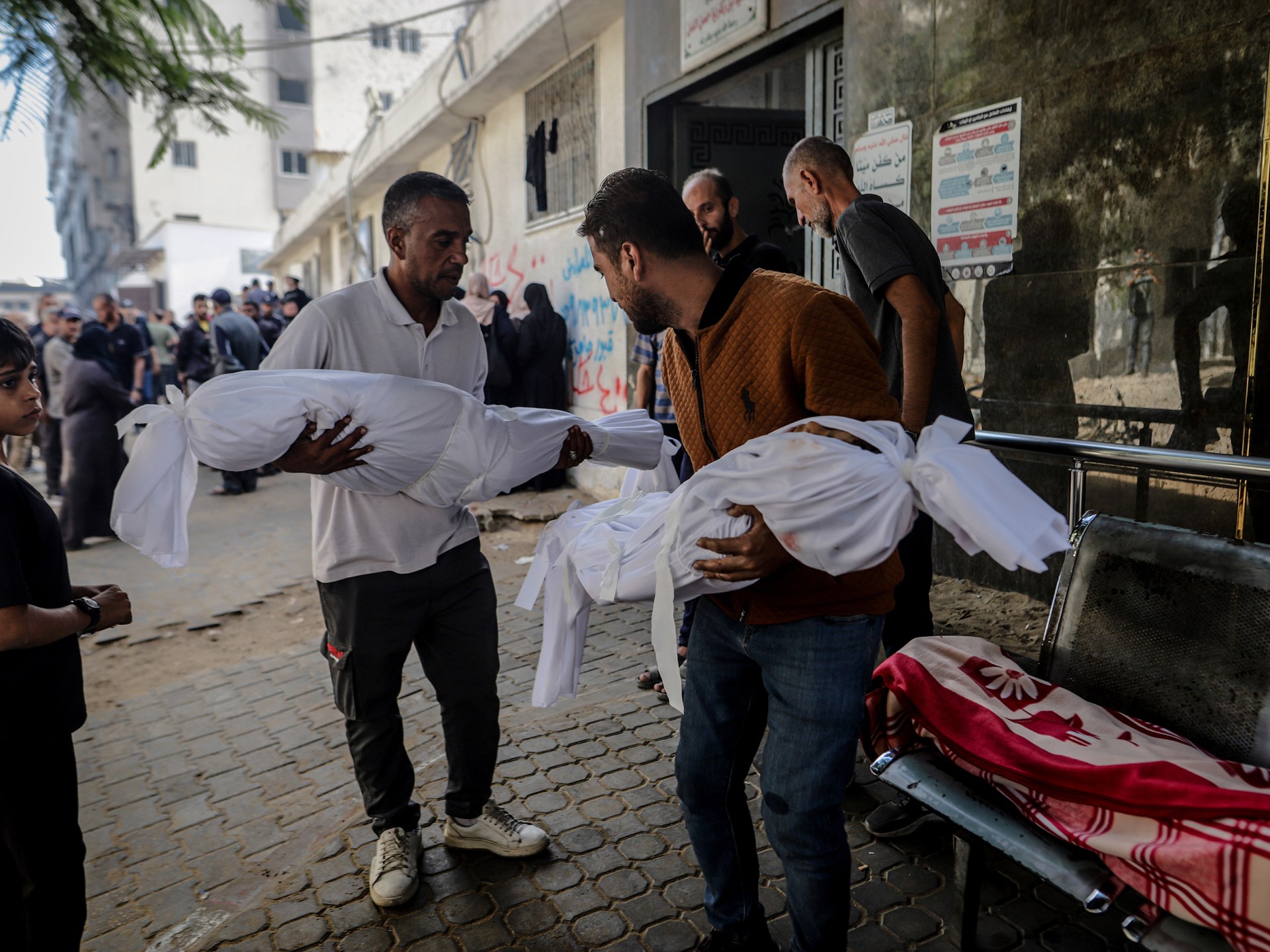 3 شهداء في رفح والجيش الإسرائيلي يغلق محور فيلادلفيا