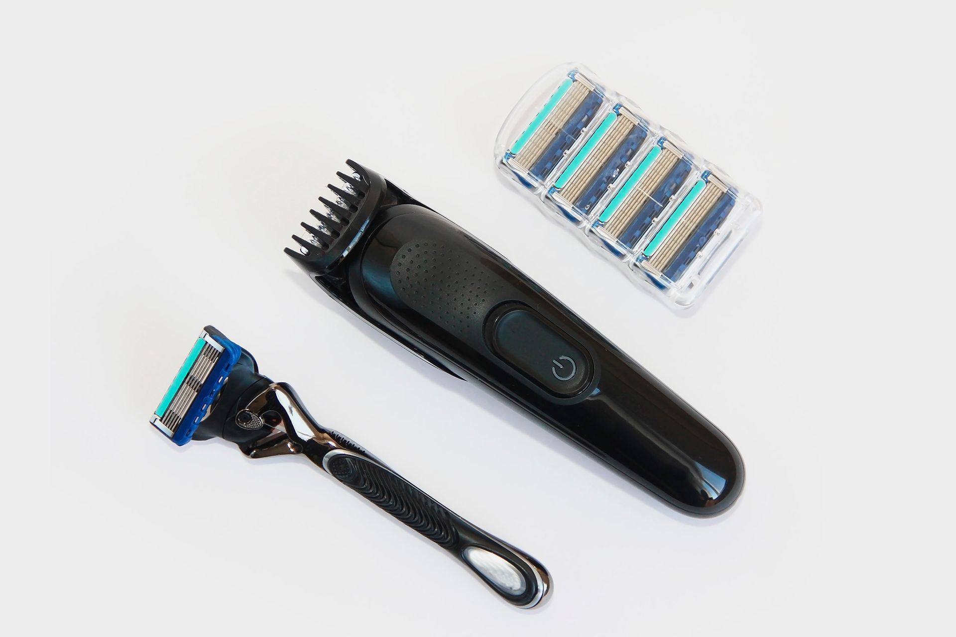 من الشفرات إلى البطارية.. دليلك لاختيار ماكينة الحلاقة الرجالية المثالية