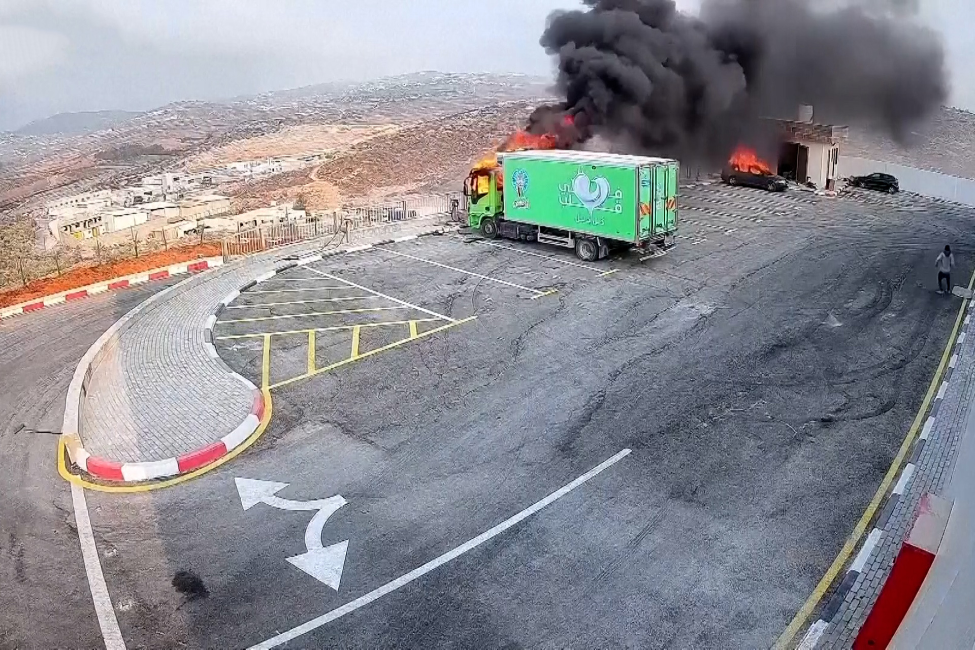 هآرتس: يهود متطرفون يحتفون بالتنكيل بفلسطينيي الضفة في مجموعات دردشة