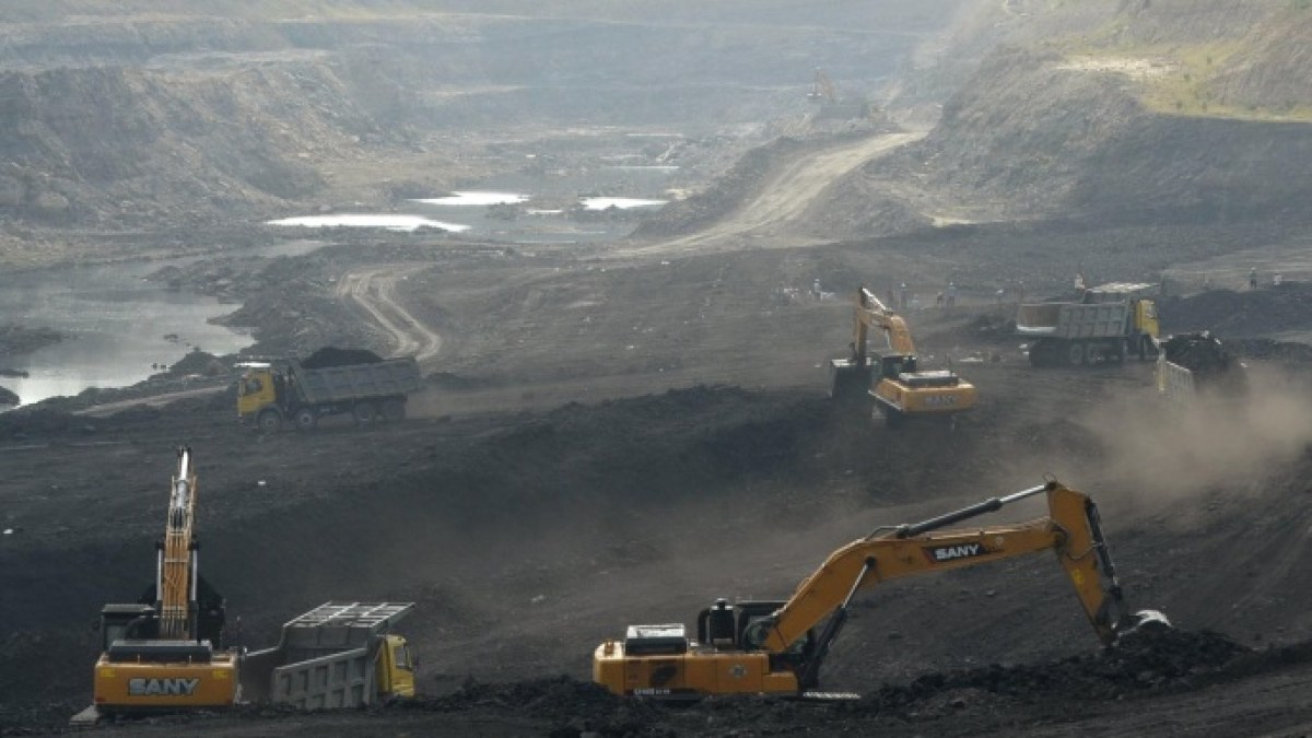 عقود الفحم طويلة الأمد تبطئ تحول آسيا نحو الطاقة النظيفة