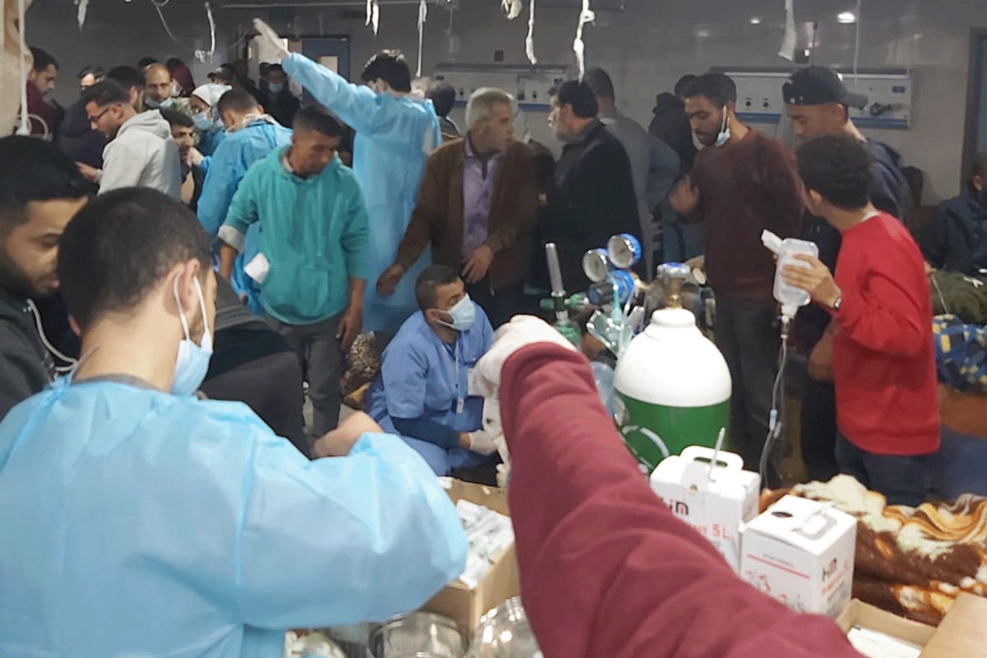 عالجوا الجرحى خلال دراستهم.. غزة تخرّج أطباء صقلتهم ظروف الحرب