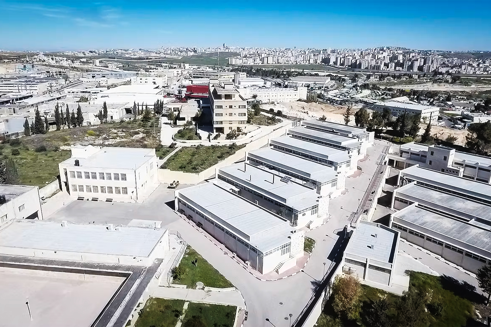 مدرسة "اليتيم العربي" بالقدس.. مؤسسة عريقة للتعليم المهني تقاوم زحف الاحتلال