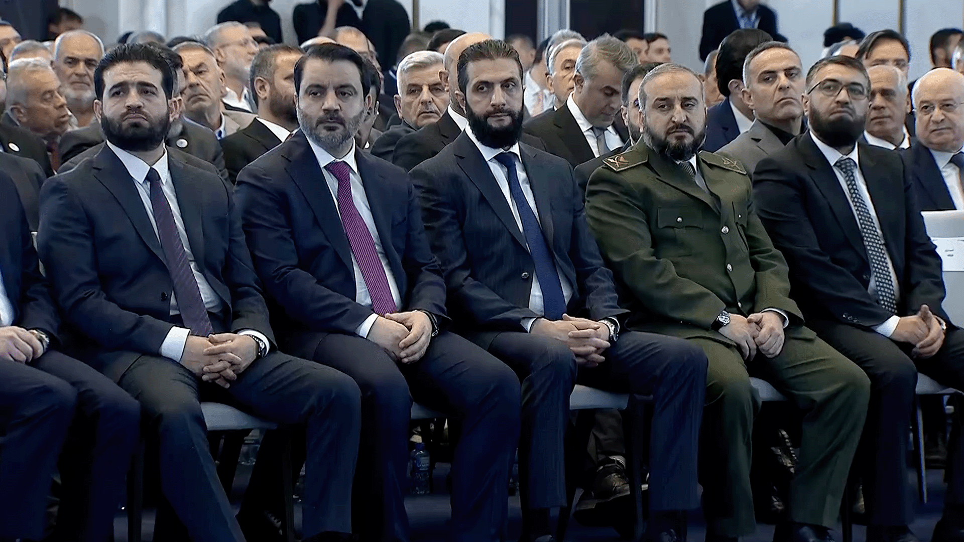 مراقبون سوريون يشرحون دلالات رفع العقوبات عن الشرع وخطاب