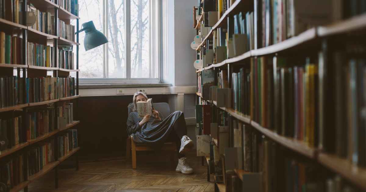 العلاج بالقراءة.. كيف يمكن للكتب أن تشفي القلوب المتعبة؟