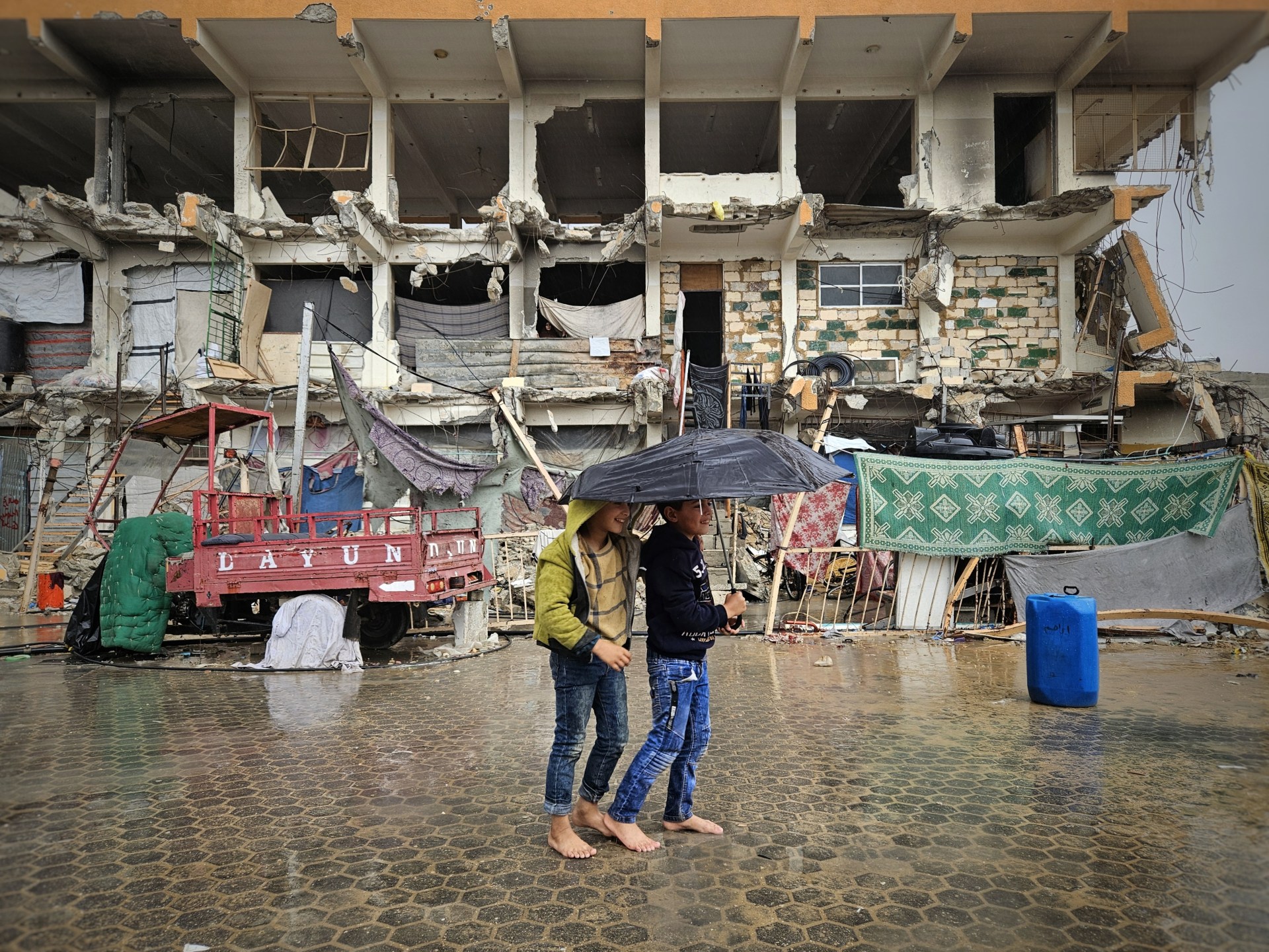 غزة مباشر.. إصابات بحي الدرج وترقب لقرار مجلس الأمن