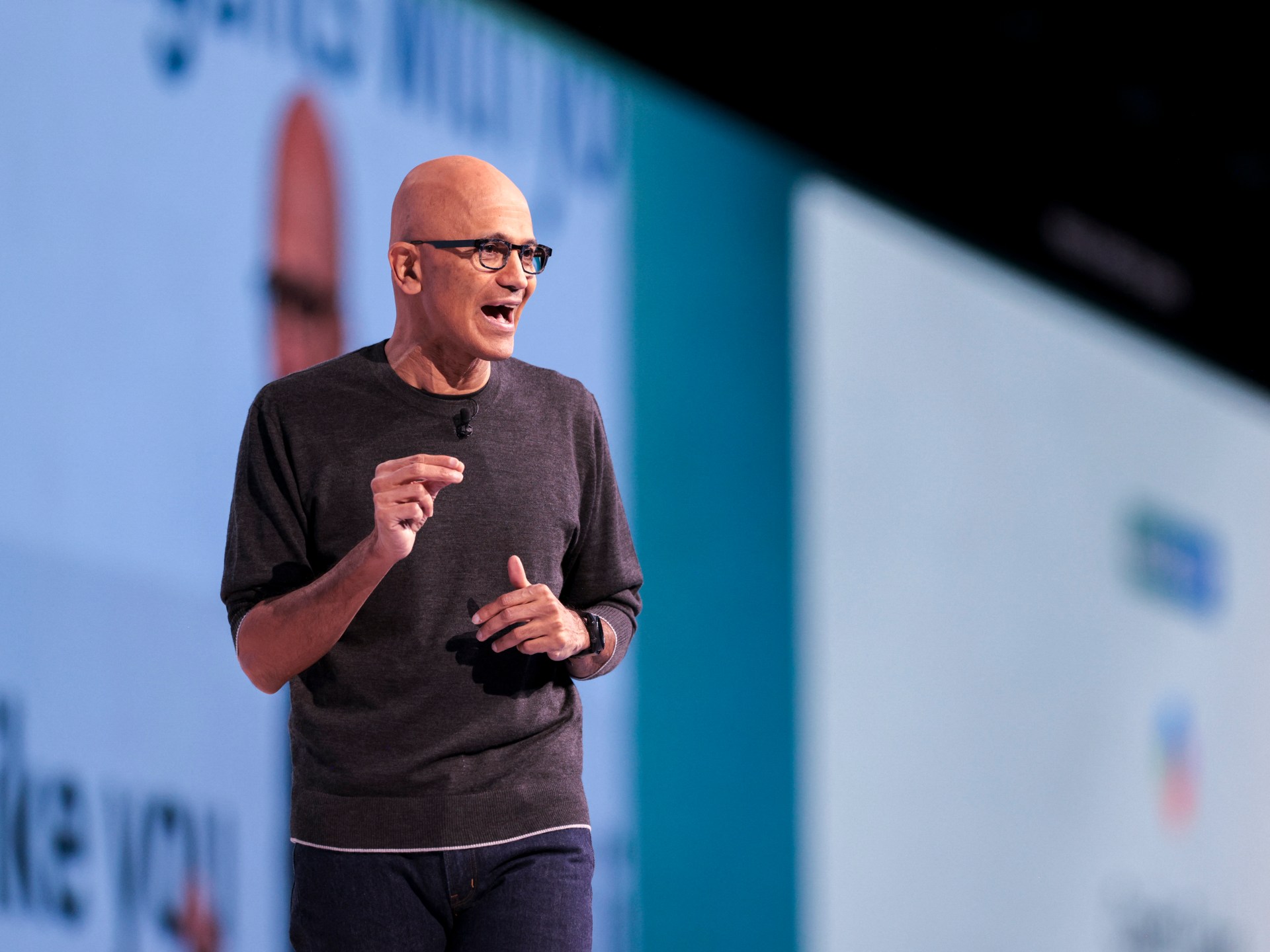 مايكروسوفت تملك شرائح ذكاء اصطناعي لا تستطيع تشغيلها