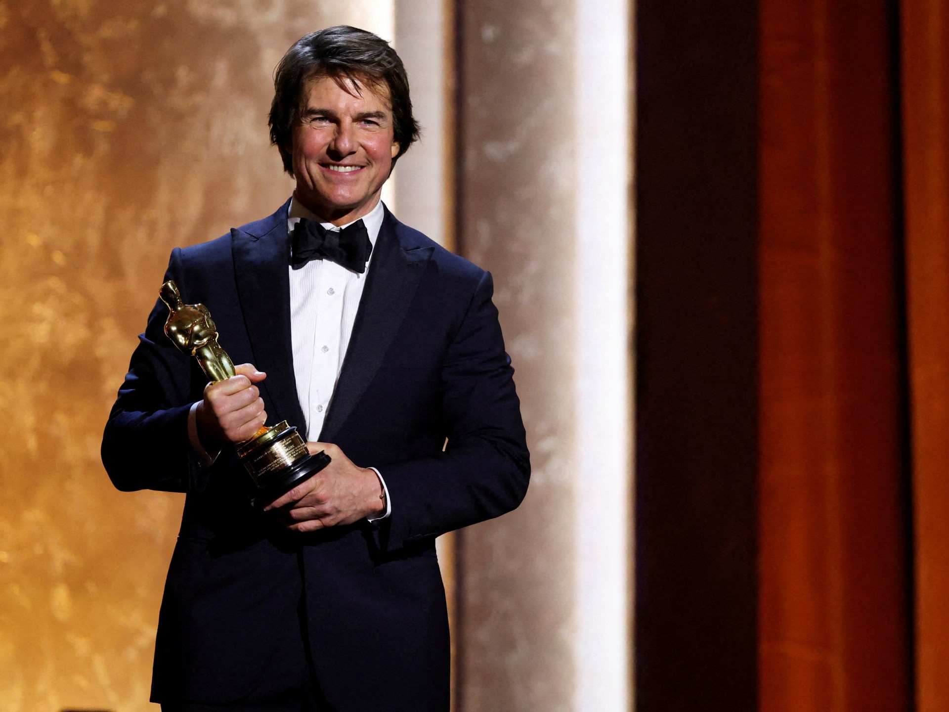 توم كروز يلقي خطابا مؤثرا بعد تسلّمه جائزة الأوسكار الفخرية
