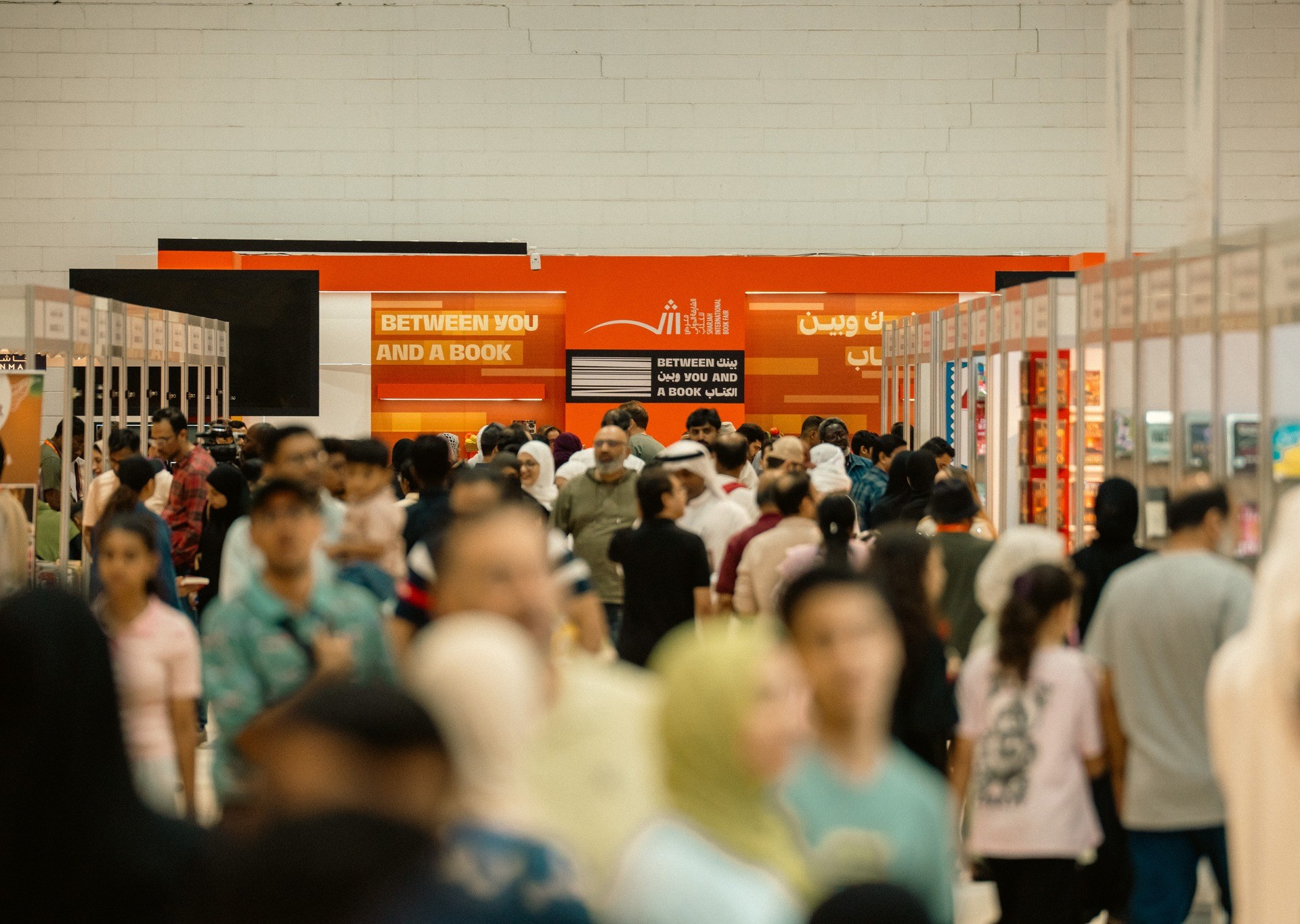 "بينك وبين الكتاب".. معرض الشارقة يجمع 2350 دار نشر من 100 دولة