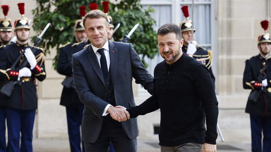 Zelensky visits France to seal air defense, warplane deals