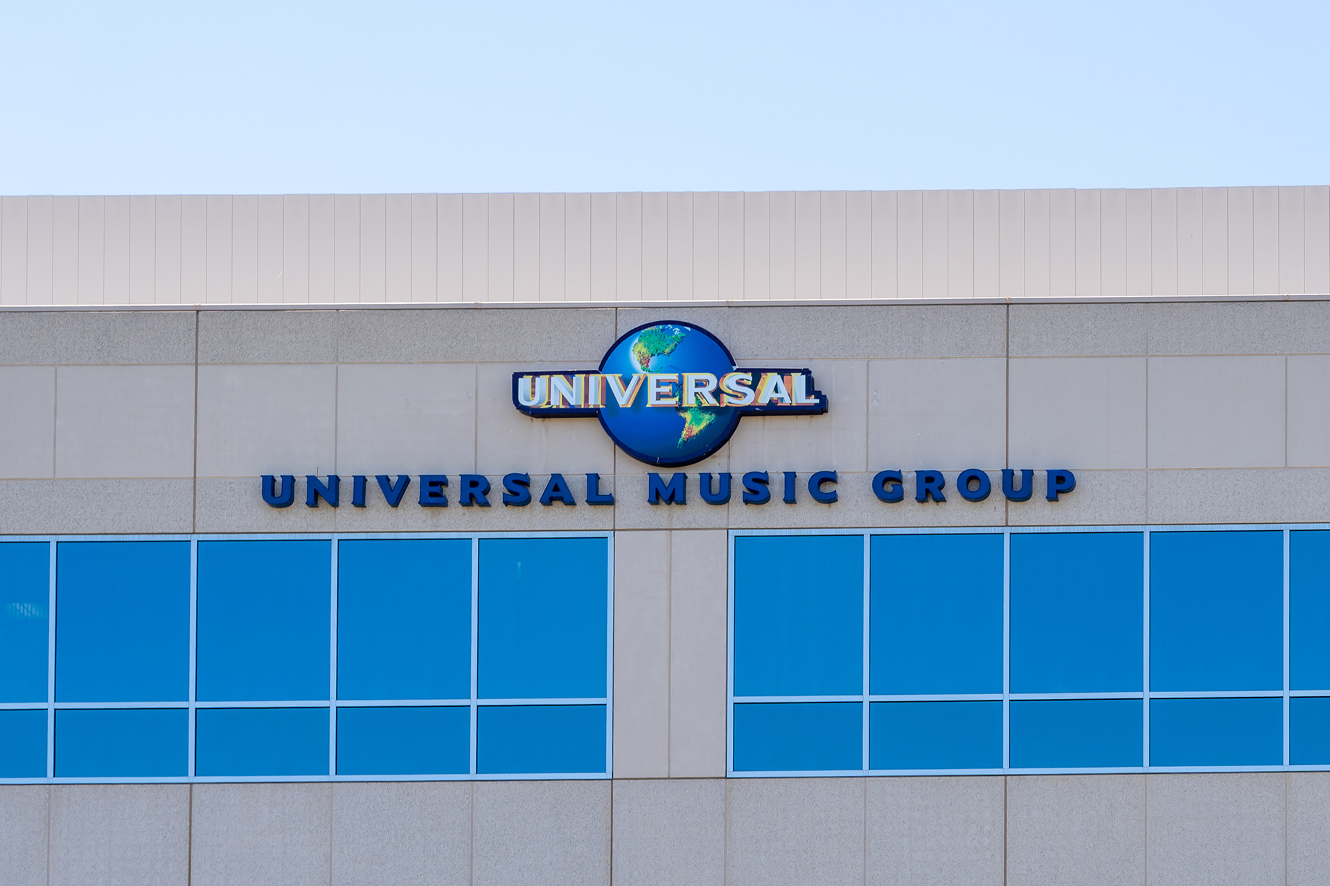 اتفاق تاريخي بين "يونيفرسال ميوزيك" ومنصة ذكاء اصطناعي لتوليد الأغاني