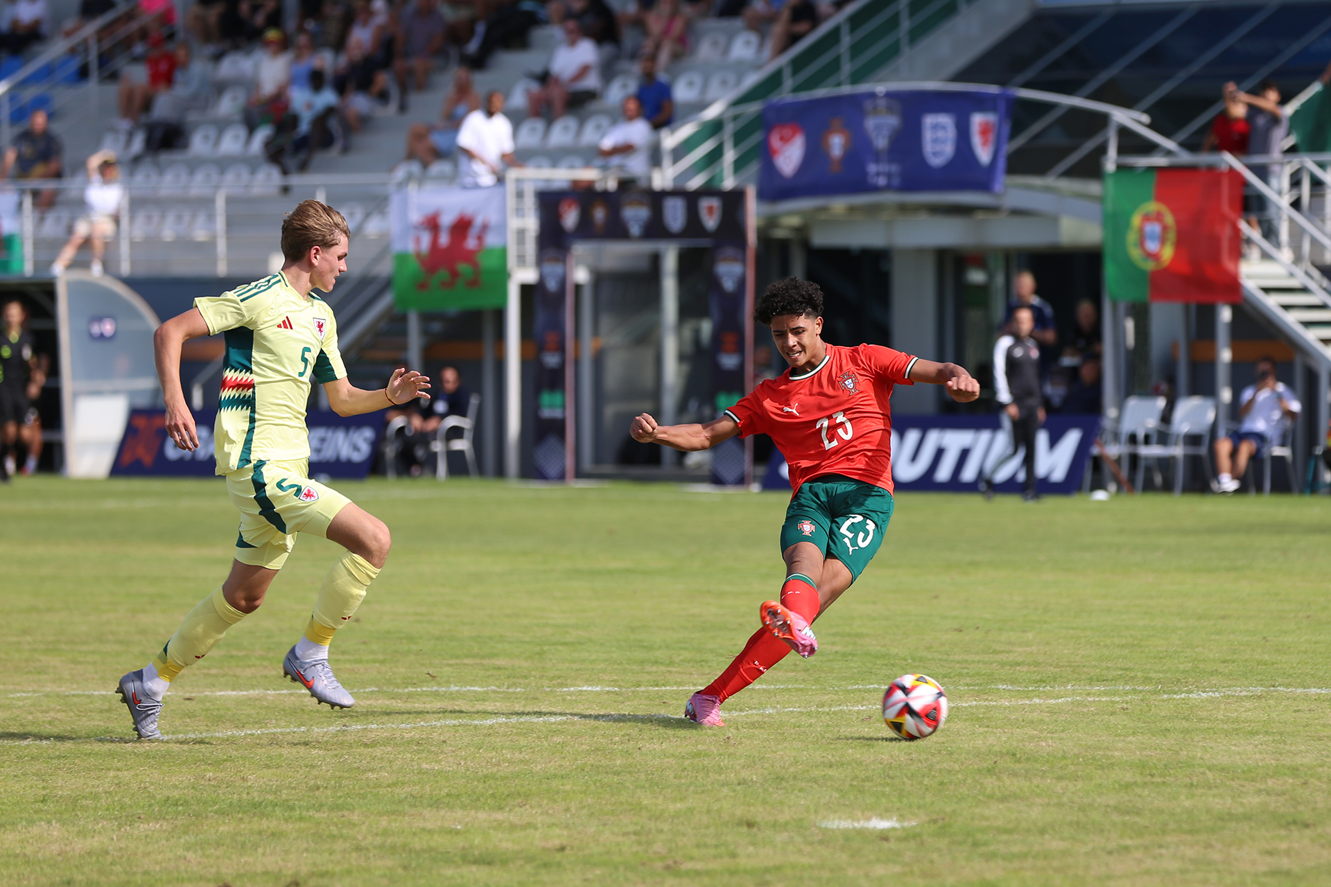 شاهد.. نجل رونالدو يسجّل أول أهدافه لمنتخب البرتغال