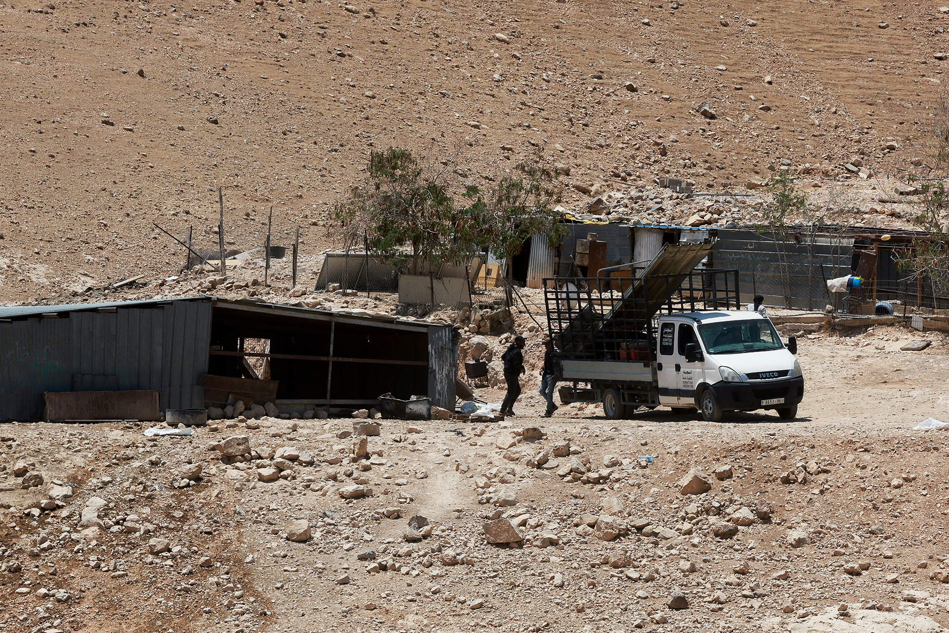 اعتداءات المستوطنين شرق الضفة تجبر 6 عائلات فلسطينية على النزوح