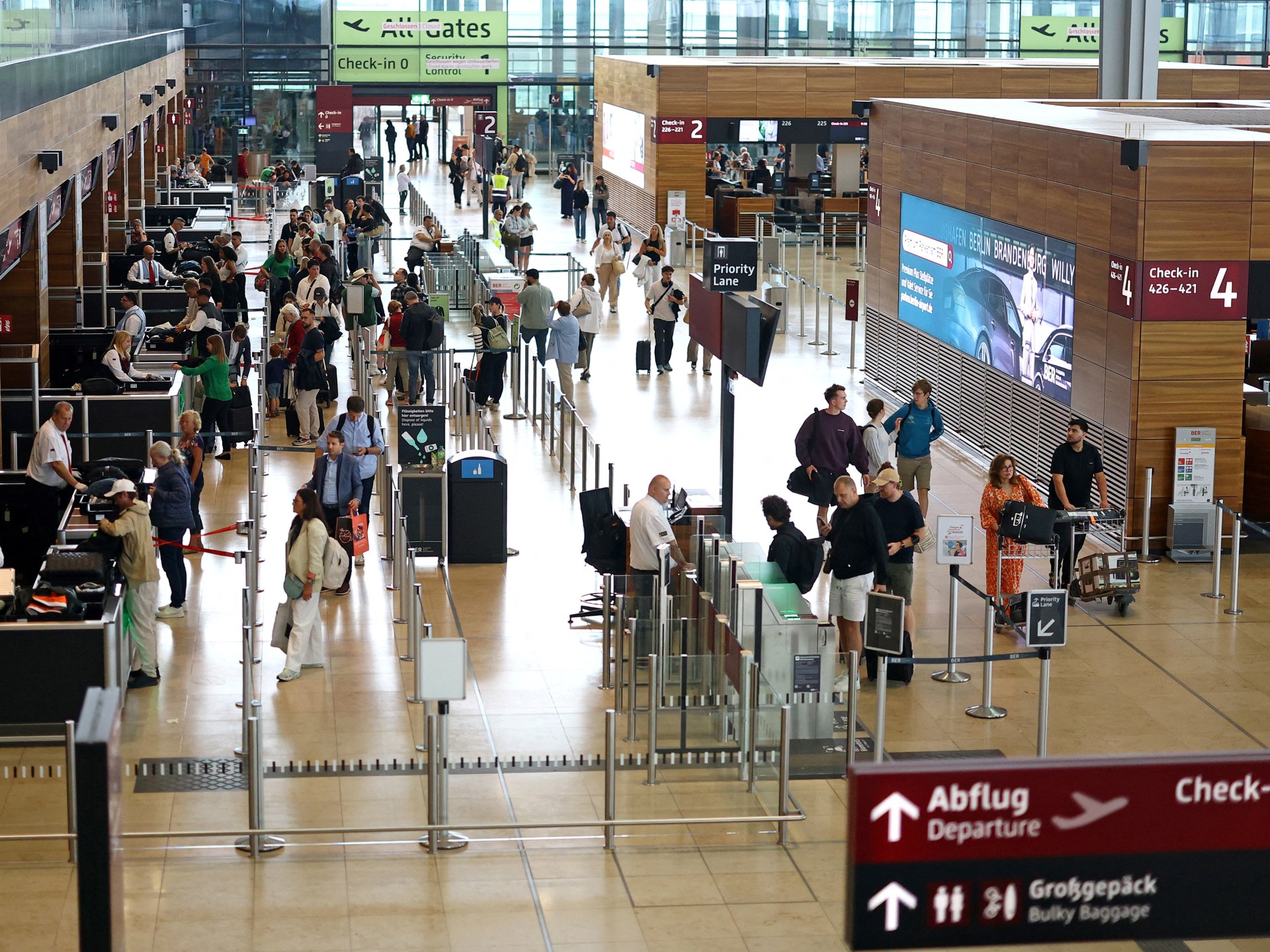 "معركة التعويضات".. هل ينجح "لوبي" الطيران في تقليص حقوق مسافري أوروبا؟