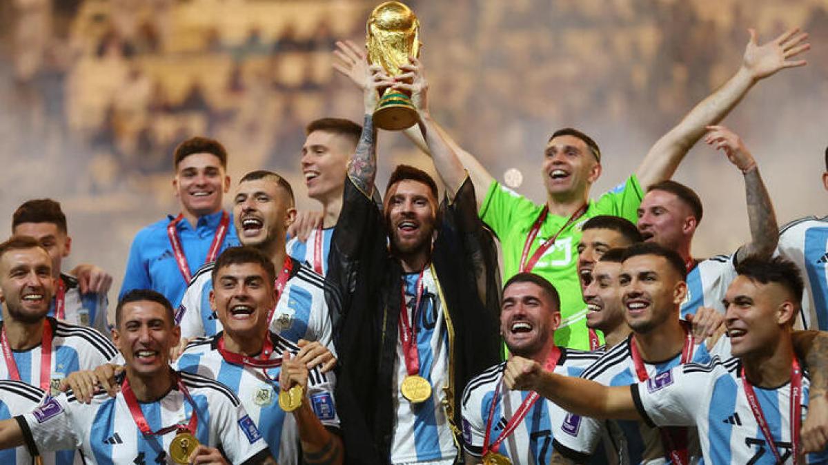 سر تفاؤل الأرجنتين بغياب نيجيريا عن كأس العالم وفوز فرنسي بالكرة الذهبية