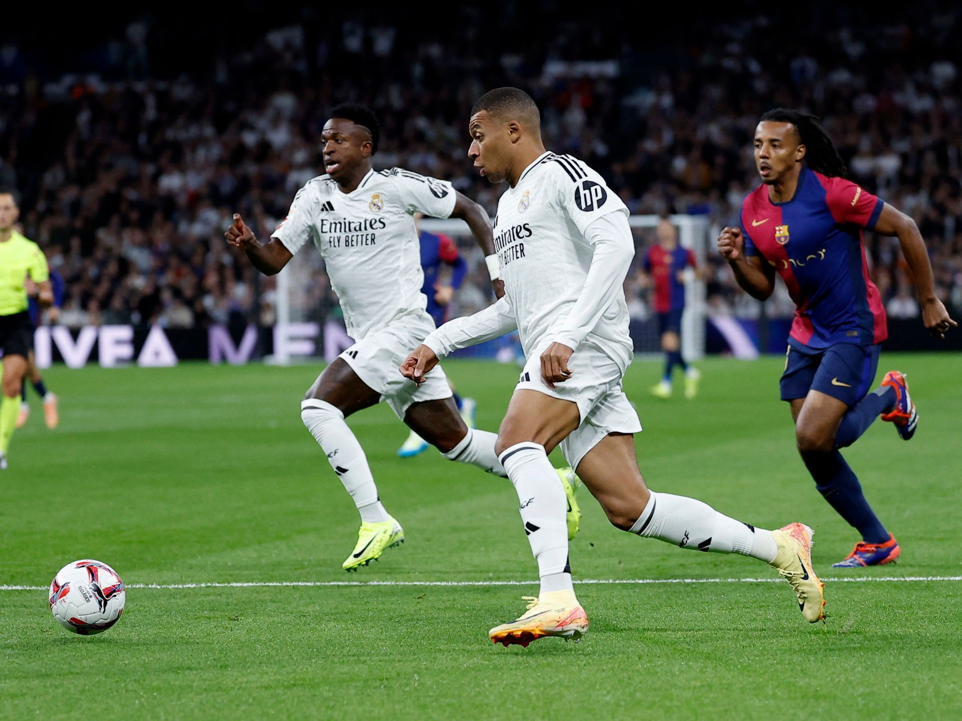 مركز الجناح الأيمن حلقة مفقودة في هجوم ريال مدريد