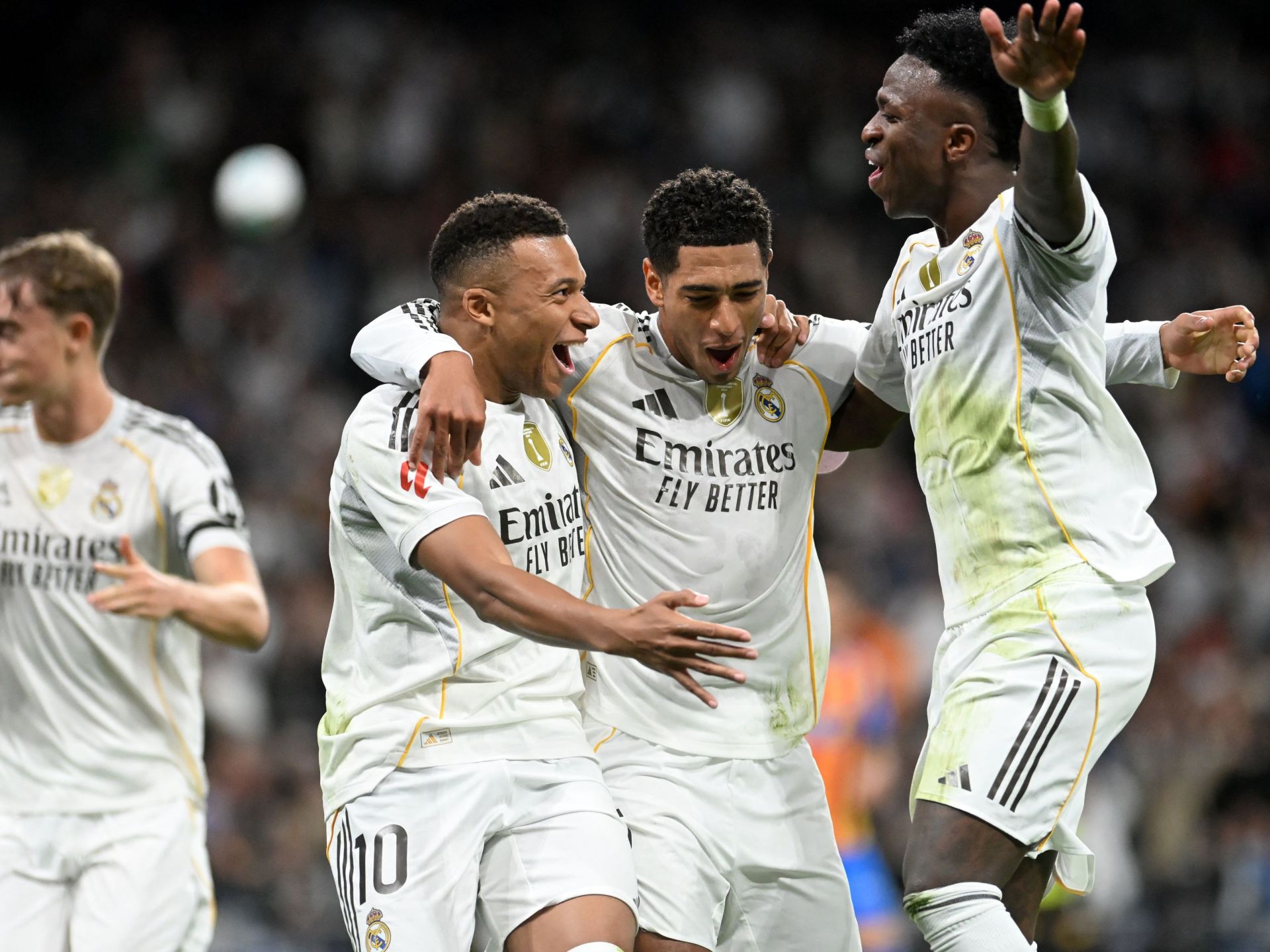 ريال مدريد يتحول إلى قفص قاتل وفالنسيا ضحية الضغط الخانق