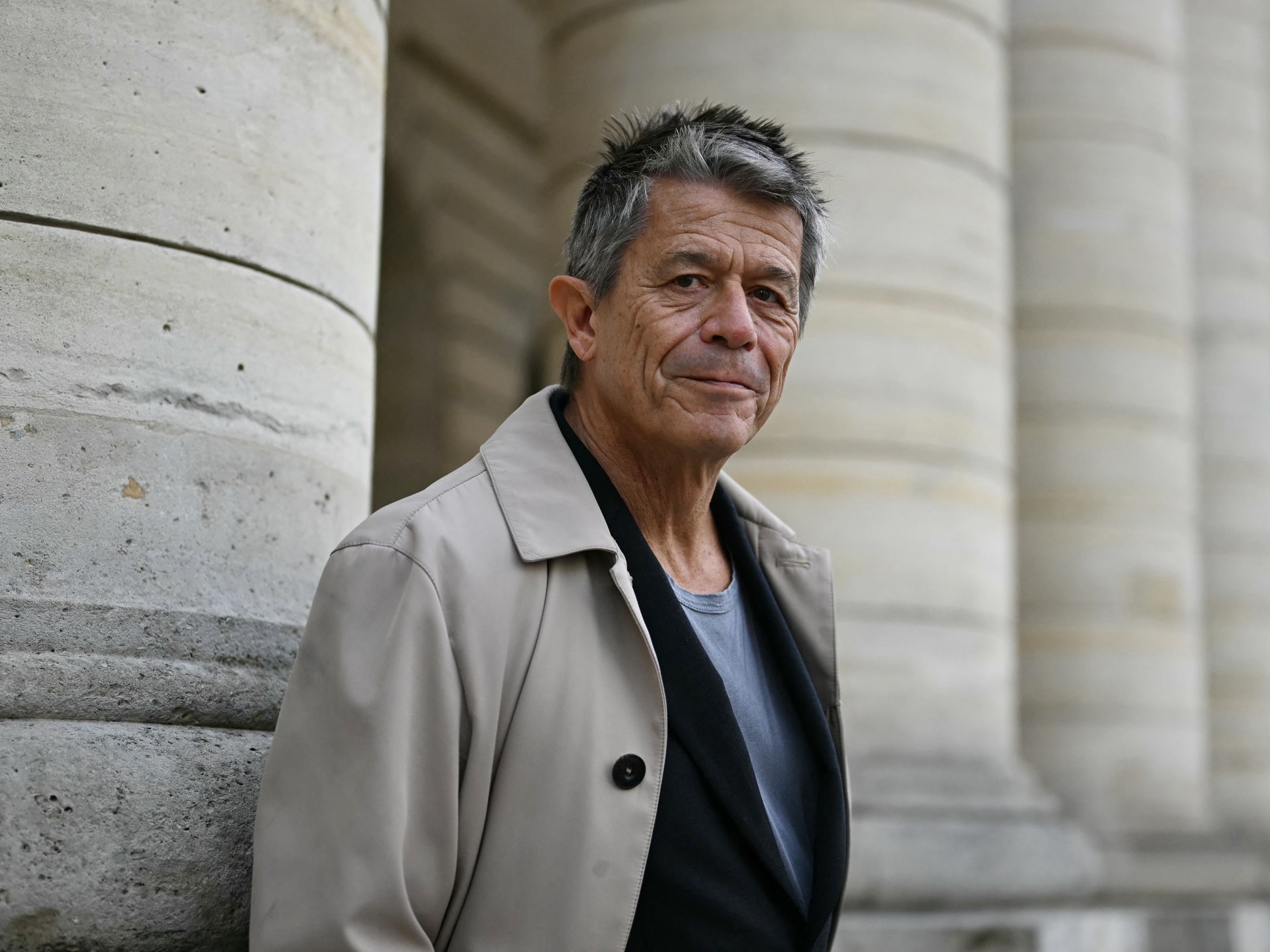 الكاتب الفرنسي إيمانويل كارير يحصد جائزة ميديسيس الأدبية