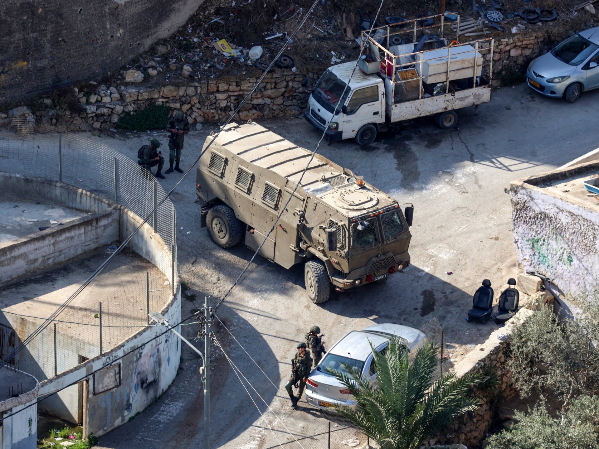 استشهاد فلسطيني بمخيم الفارعة والاحتلال يدهم منازل أسرى محررين