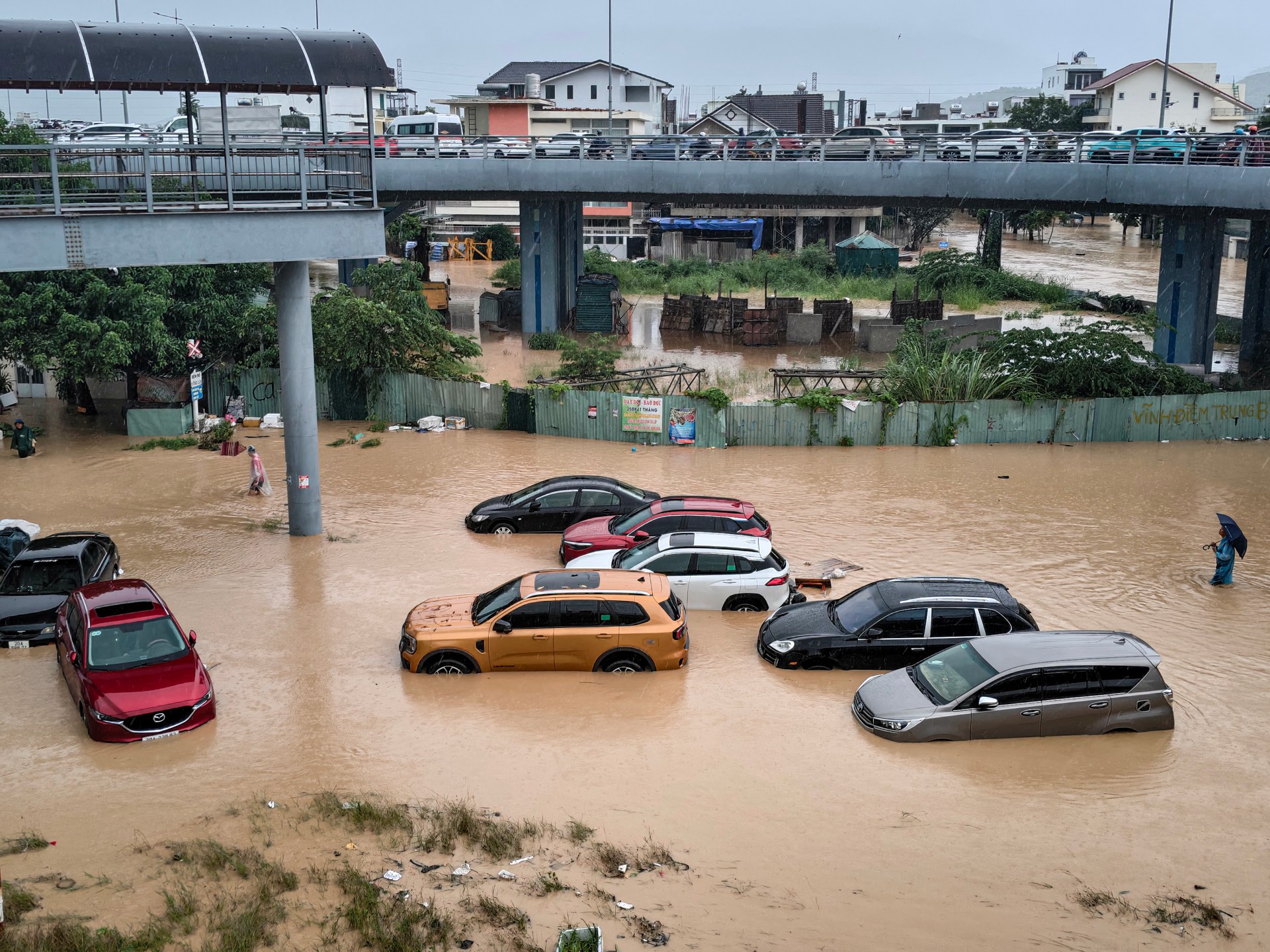 ارتفاع عدد ضحايا الفيضانات في فيتنام إلى 90 قتيلا