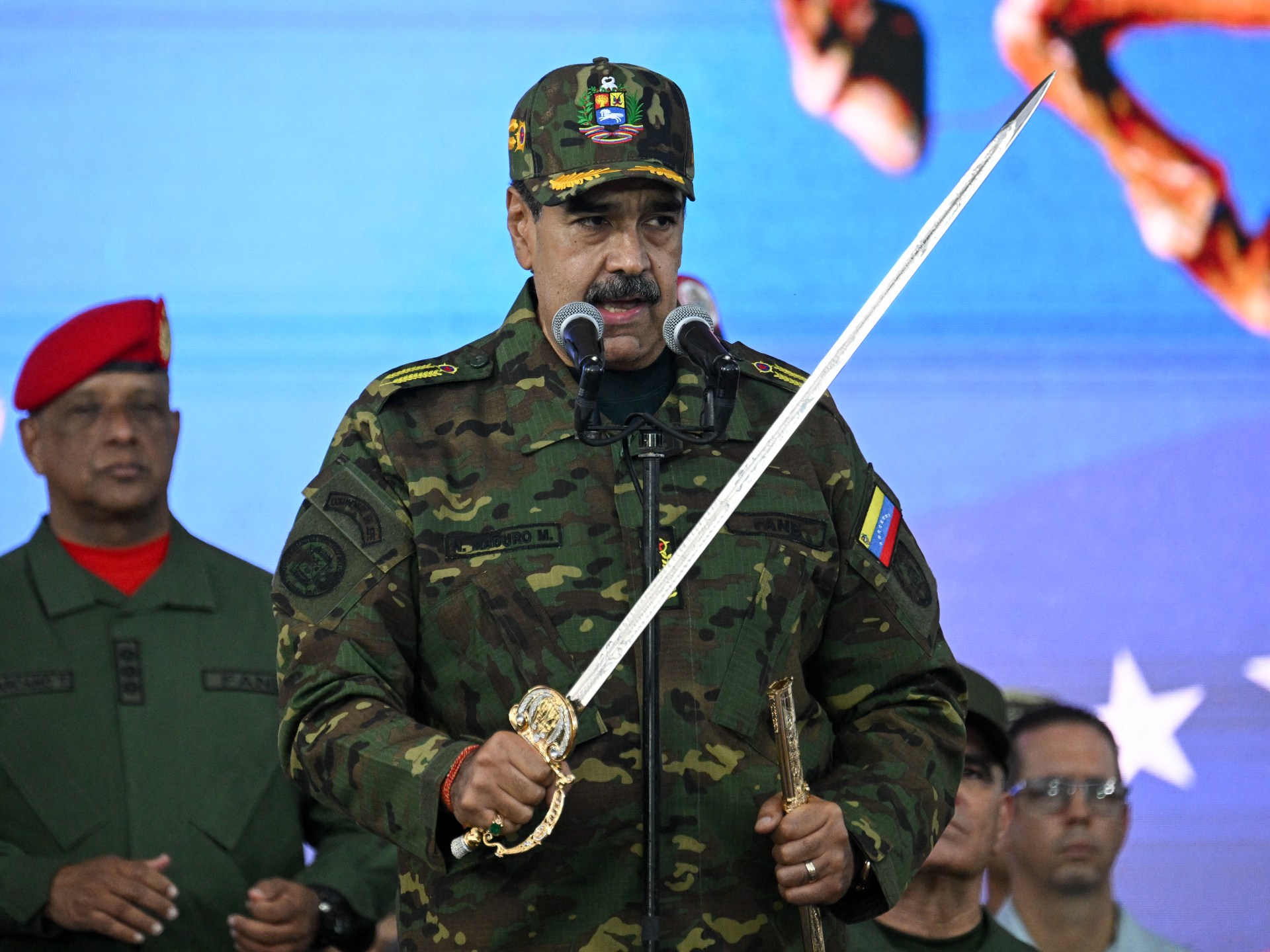 مادورو يتعهد بالمقاومة وكوبا تحذر من "جنون" أميركي