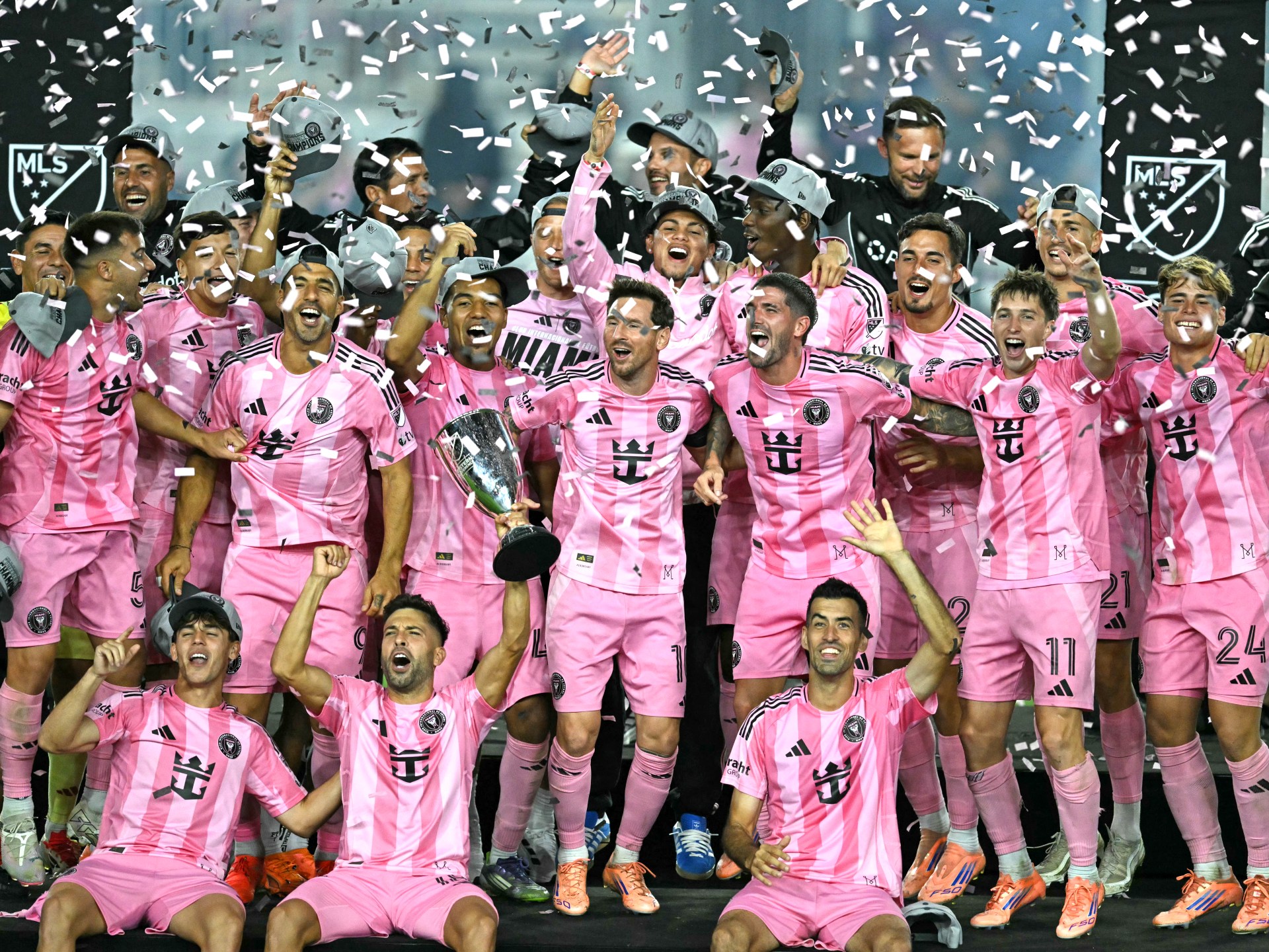 ميسي يحطم رقما قياسيا ويتوج بلقب جديد ويقود إنتر ميامي لنهائي الدوري الأميركي