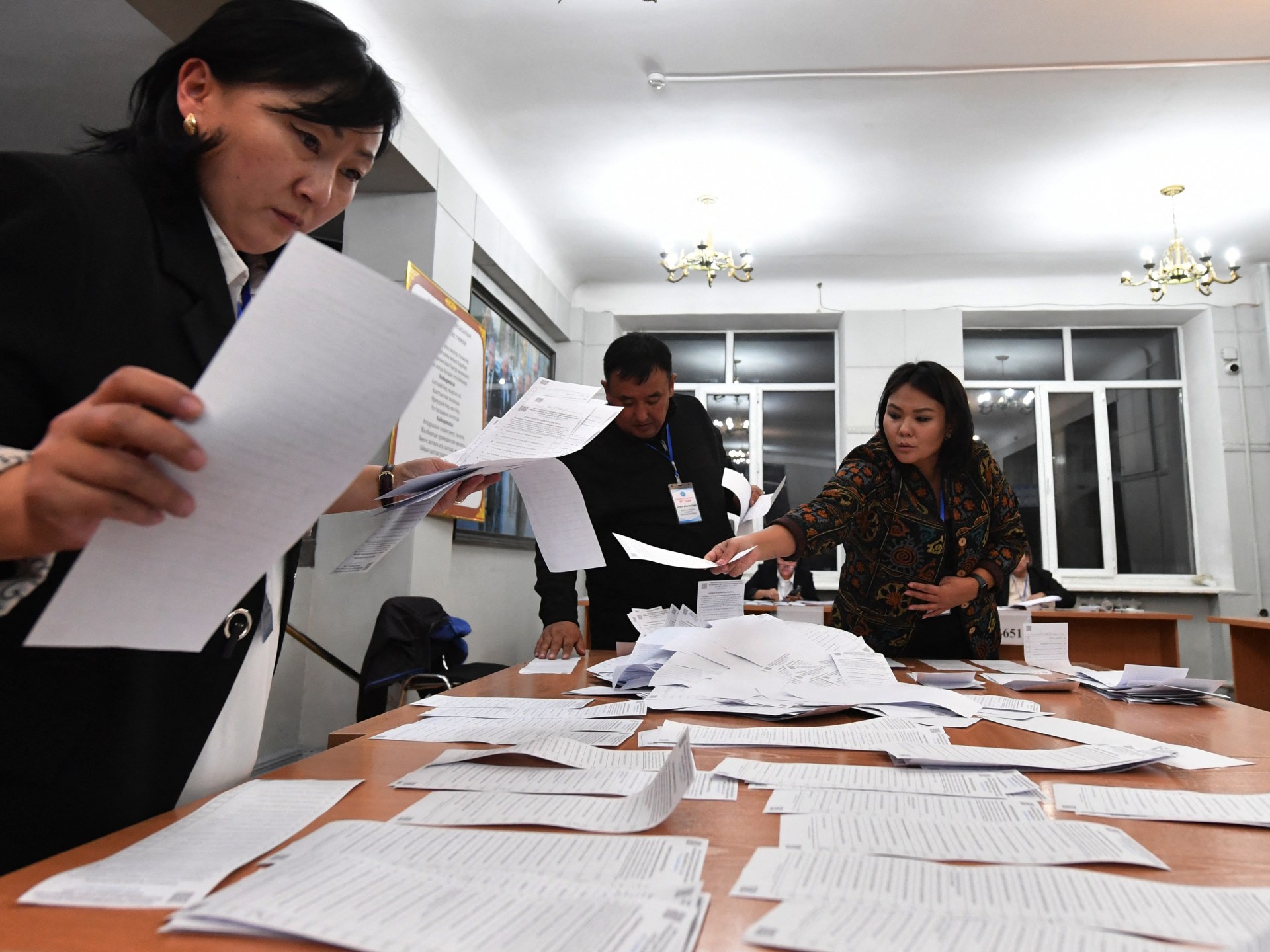 حلفاء جباروف يكتسحون الانتخابات البرلمانية في قرغيزستان