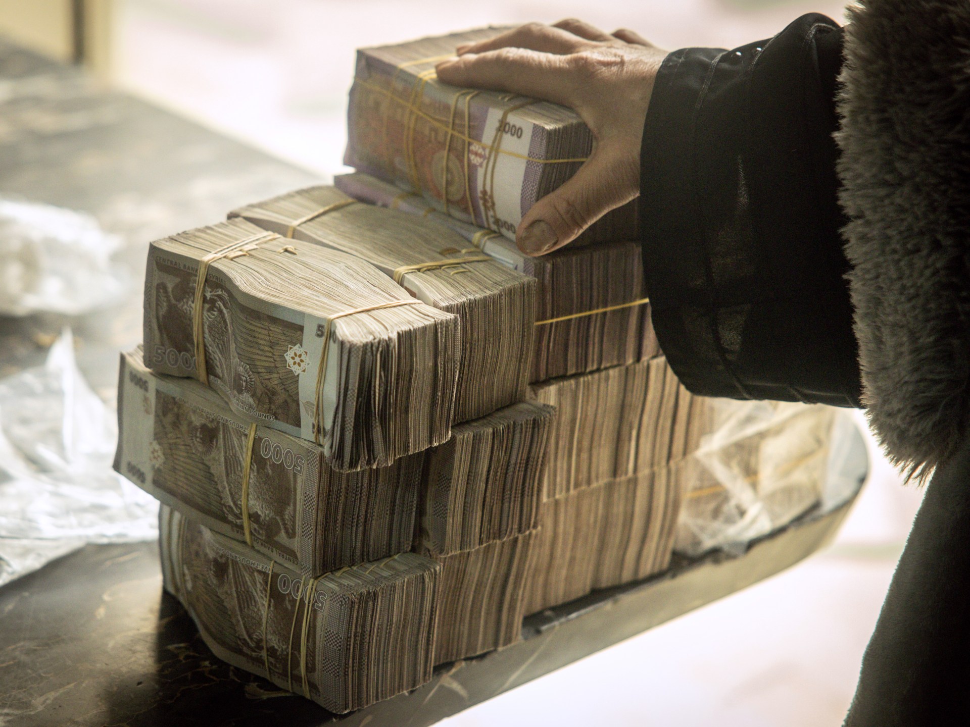 استقرار سعر صرف الليرة السورية مقابل الدولار