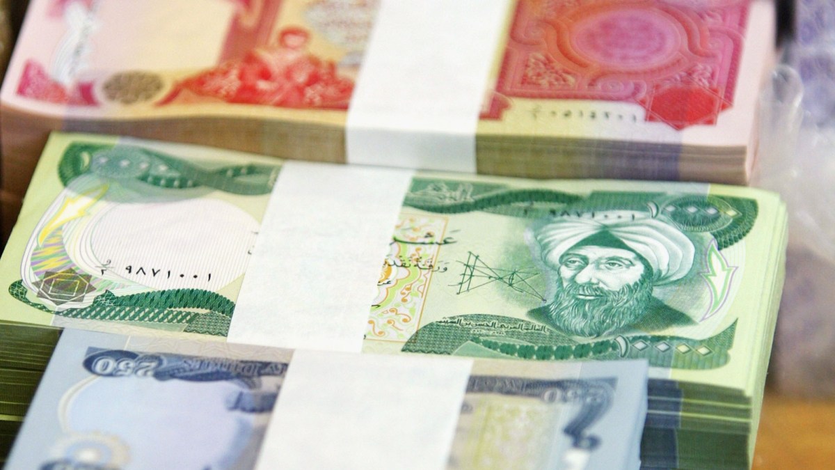 الدينار العراقي يتراجع مقابل الدولار بنهاية الأسبوع