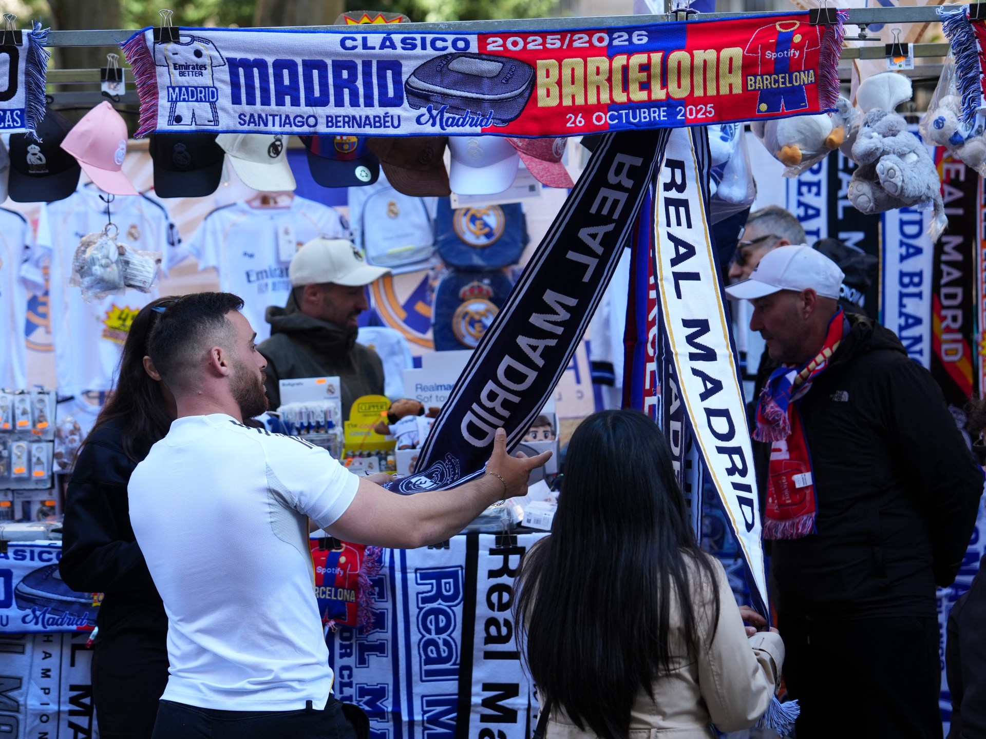 الفريق الأكثر شعبية في العالم.. برشلونة أم ريال مدريد؟