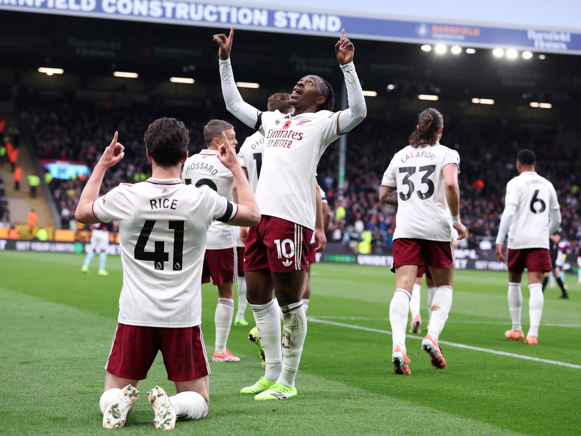 أرسنال يحقق فوز التاسع وديالو ينقذ يونايتد بهدف مذهل