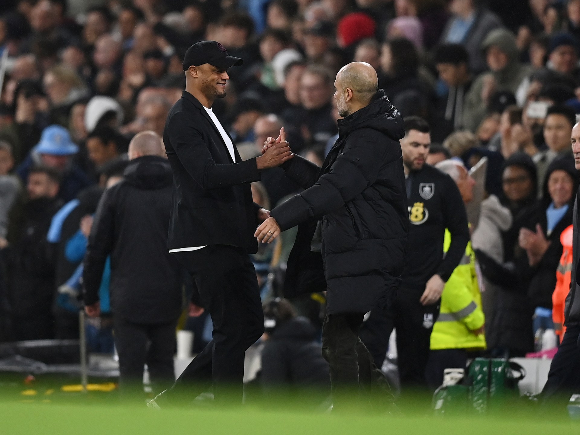 التلميذ كومباني يقترب من رقم الأستاذ غوارديولا القياسي ببايرن ميونخ