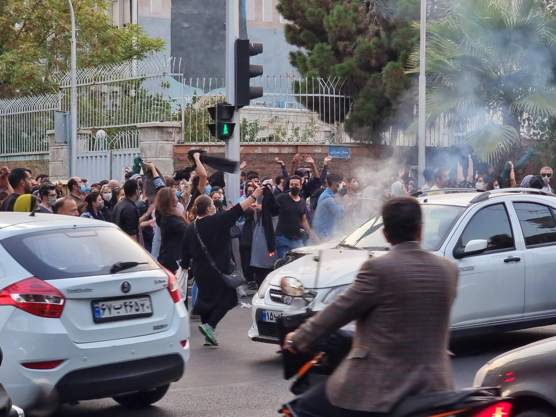 شرطة الأخلاق في إيران.. قوة أمنية لفرض "قواعد الاحتشام"