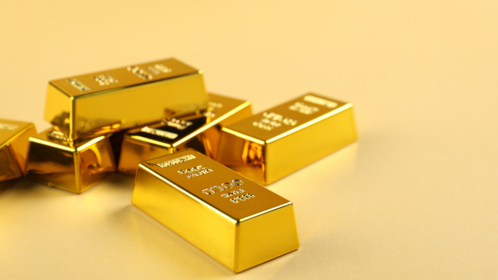 الذهب دون 4 آلاف تحت ضغط الدولار