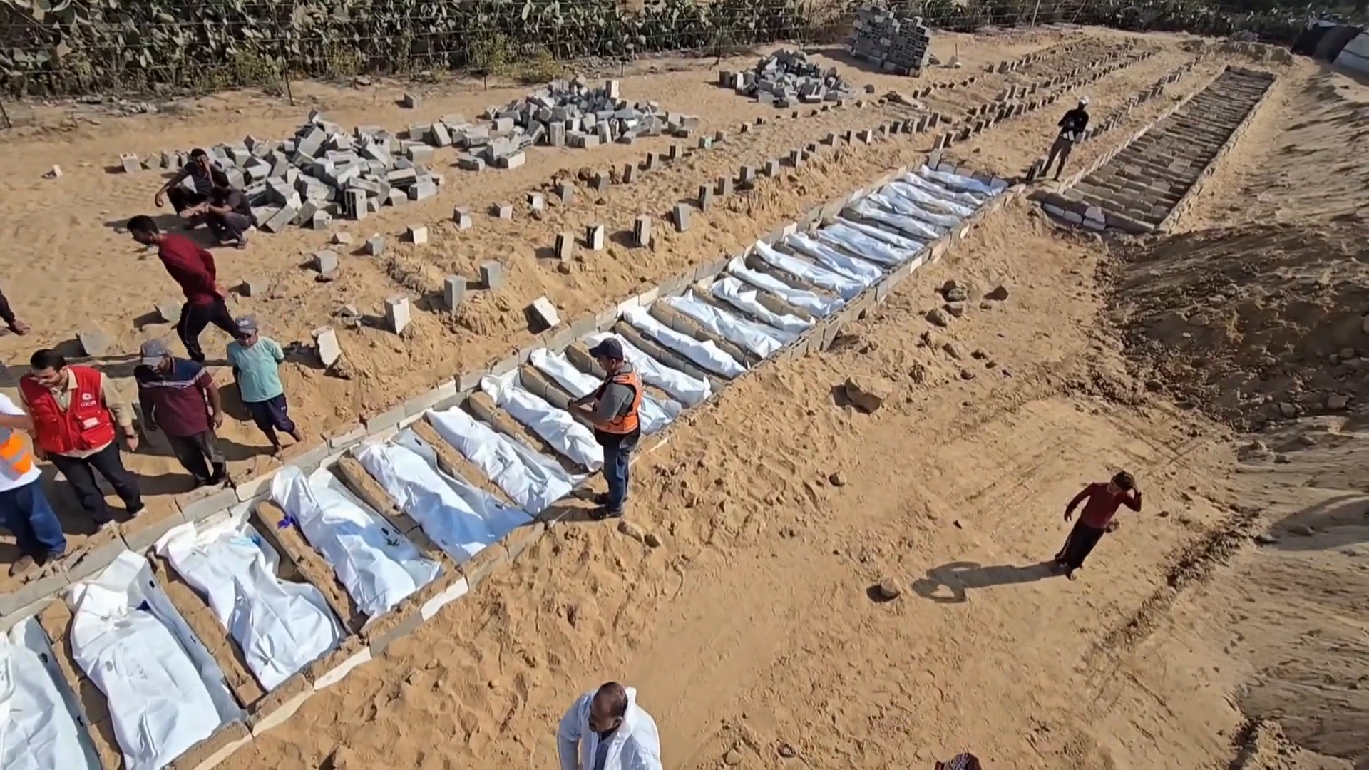 بسبب العدوان الإسرائيلي.. غزة أكبر تجمع للمقابر في العالم