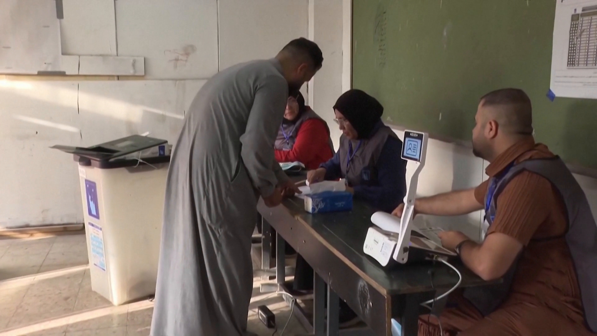 مشاركة مرتفعة بانتخابات العراق وتعهد بإعلان النتائج في موعدها
