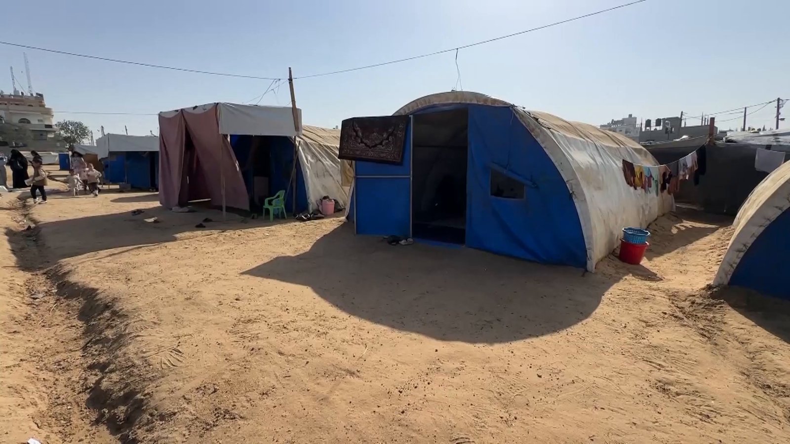 لماذا غاب أبي؟.. سؤال أيتام غزة يوجع قلوب عائليهم في خيام النزوح 1 image 1763976730