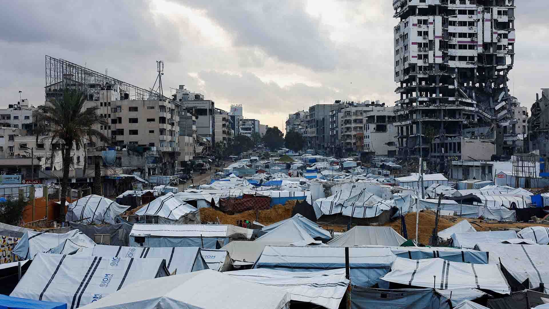 المنخفض الجوي يغرق الخيام التعليمية بقطاع غزة.. ما أبرز التفاصيل؟