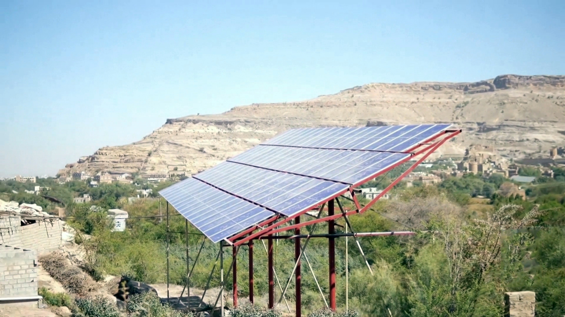 الطاقة الشمسية في اليمن.. من أسطح المنازل إلى الحقول والمشاريع