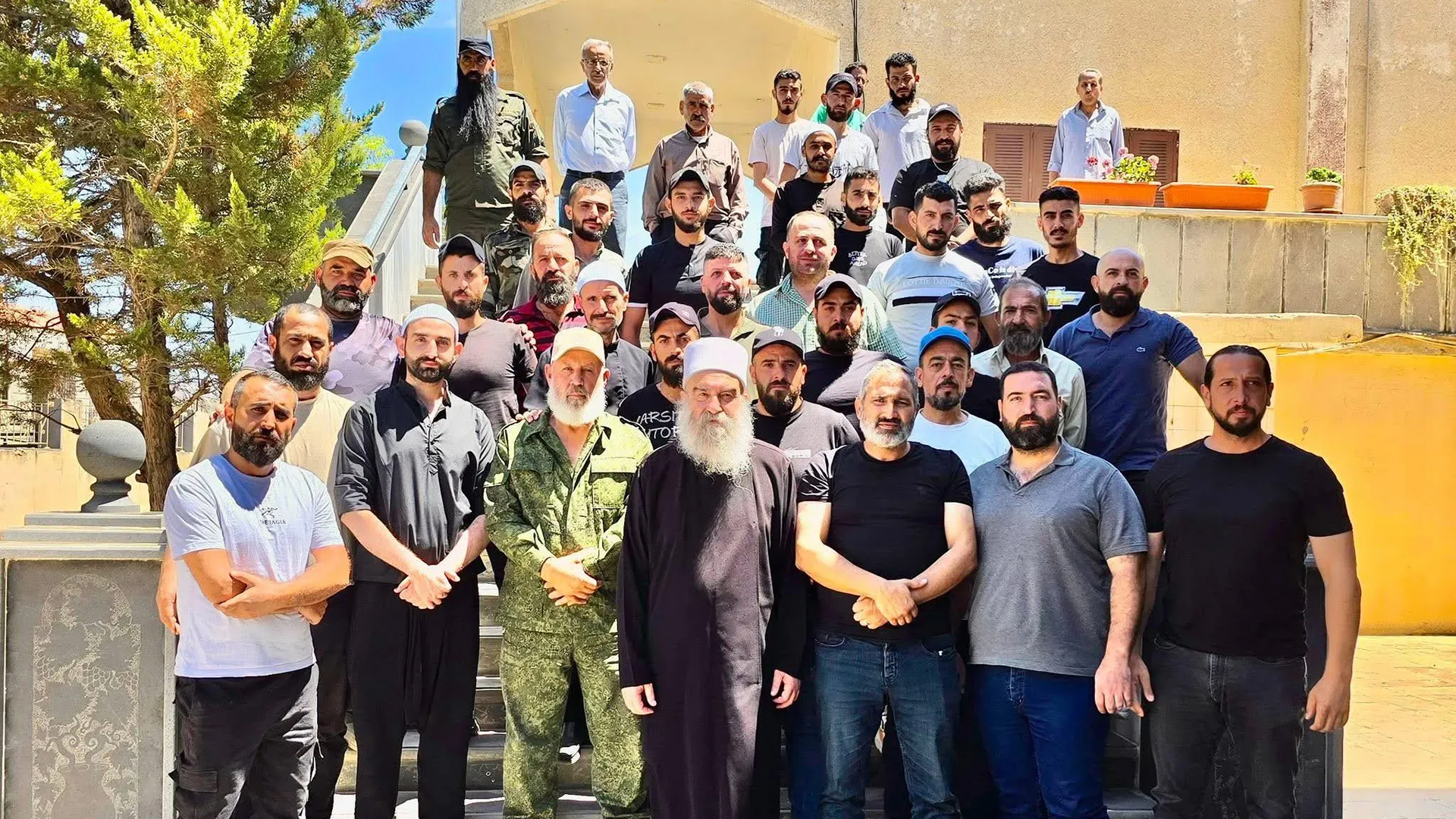 إهانة مسلحي الهجري رجال دين ومسؤولين بالسويداء تشعل المنصات