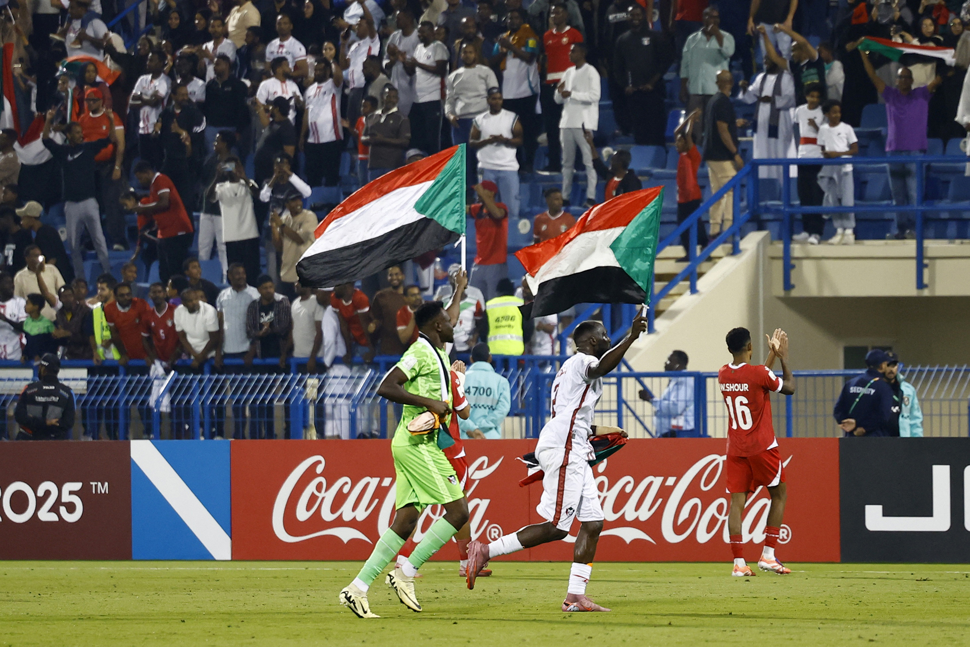 السودان يفوز على لبنان ويتأهل إلى كأس العرب