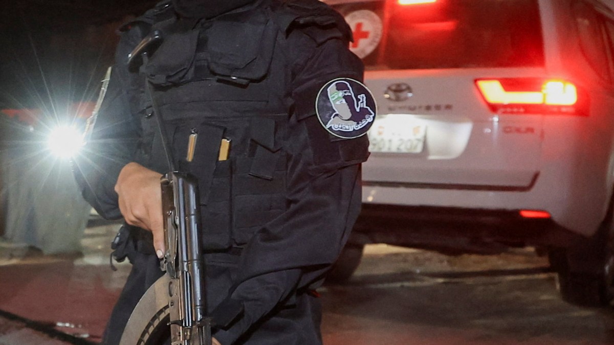 غزة مباشر.. الاحتلال يعلن تسلم جثة  أحد أسراه ويحتجز جثماني شهيدين في الضفة