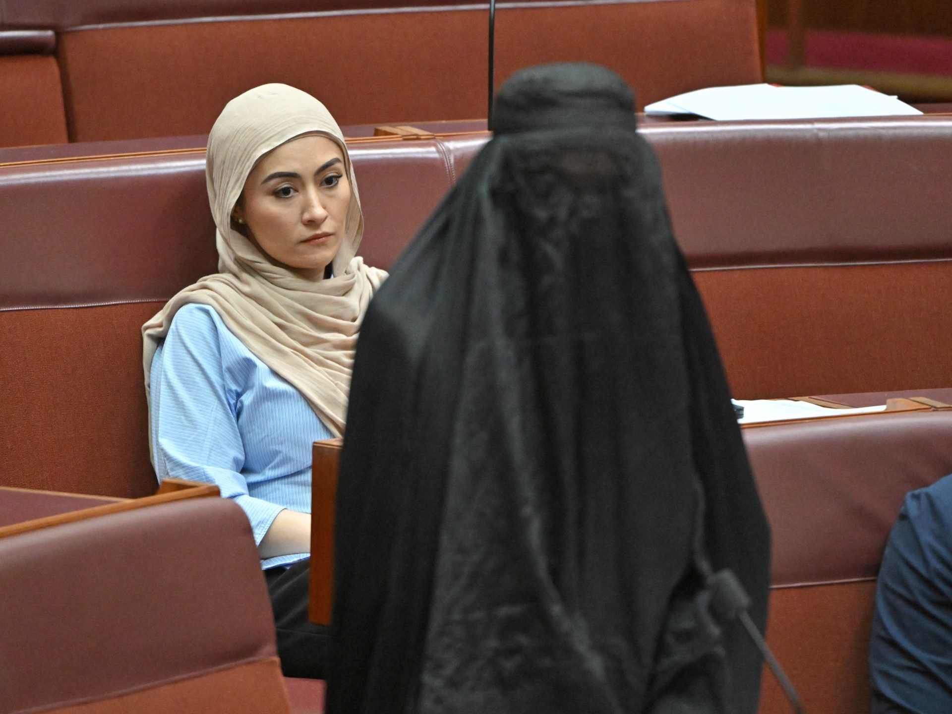تعليق عضوية نائبة أسترالية دخلت البرلمان ببرقع