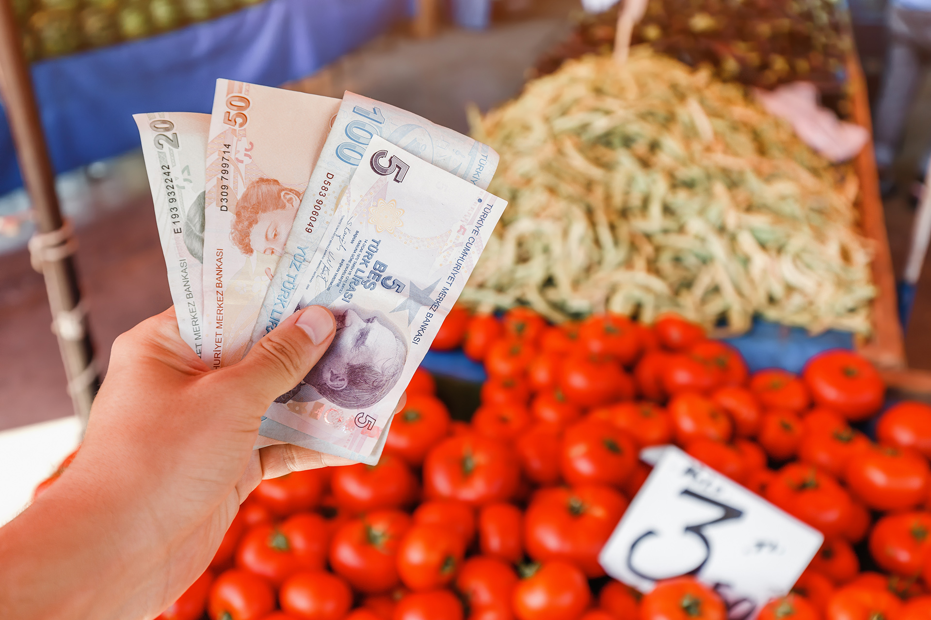 التضخم في تركيا يتراجع لأدنى مستوى في 4 أعوام